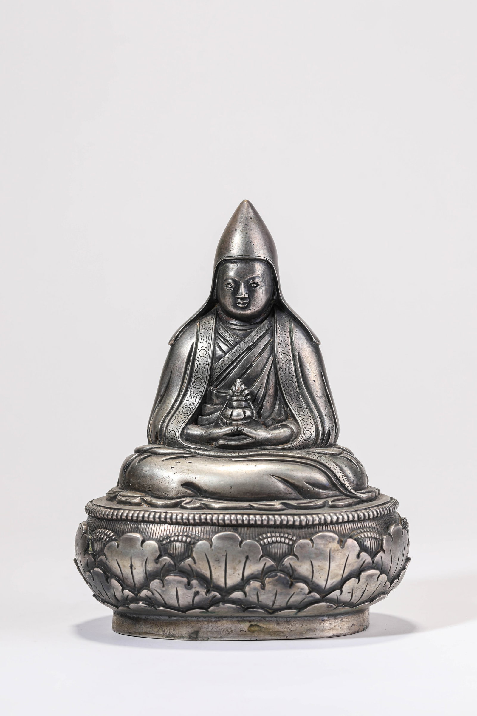 A Silver Figure of a Lama: A Silver Figure of a Lama (13 x 10.5 x 16.6cm,Weight 1478g)