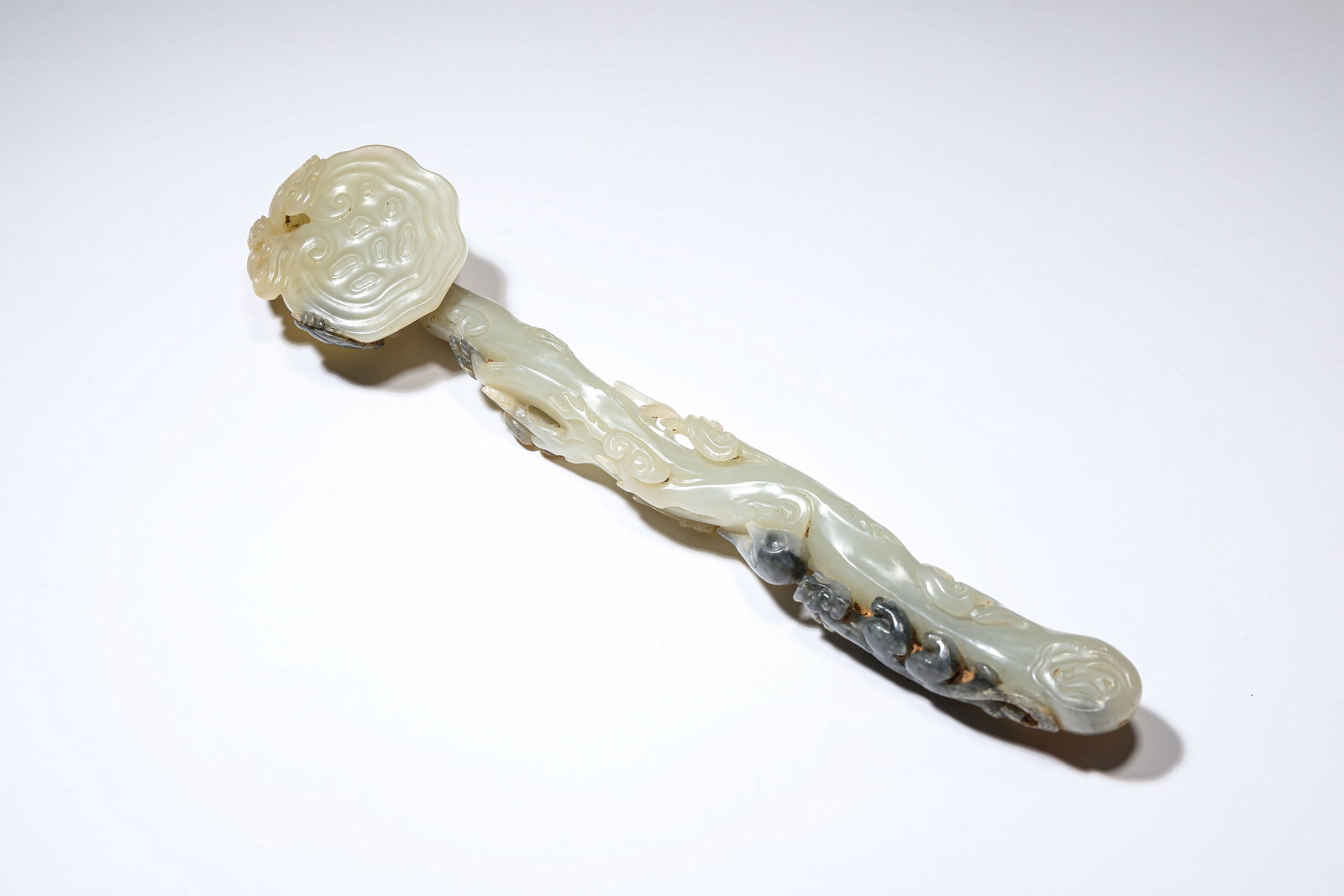A Jade Ruyi Sceptre: A Jade Ruyi Sceptre (21.8 x 4.4cm)