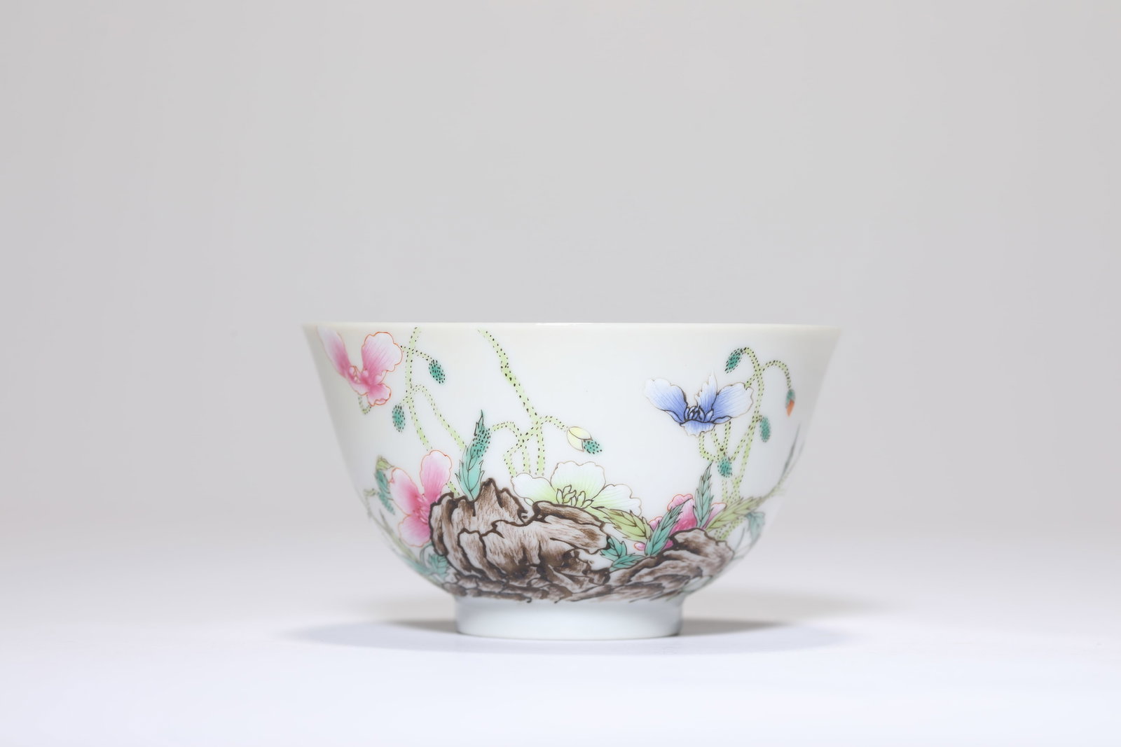 A Famille-Rose 'Floral' Cup: A Famille-Rose 'Floral' Cup (8.8 x 5.4cm)