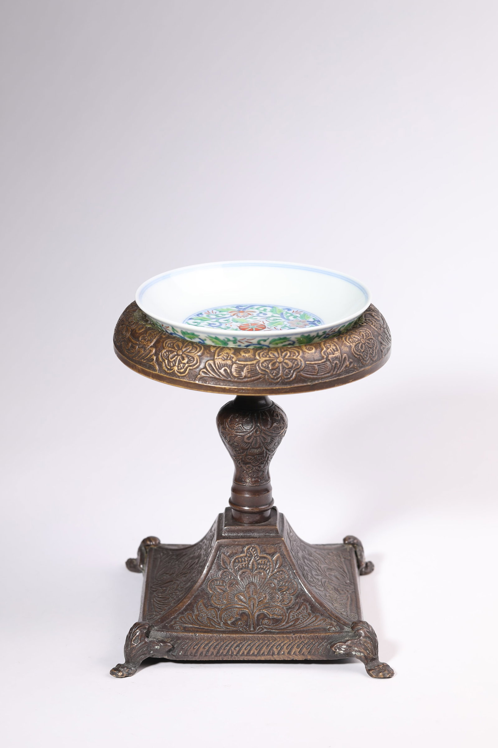 A Doucai 'Interlocking Florals' Dish: A Doucai 'Interlocking Florals' Dish (14.1 x 18.2cm)