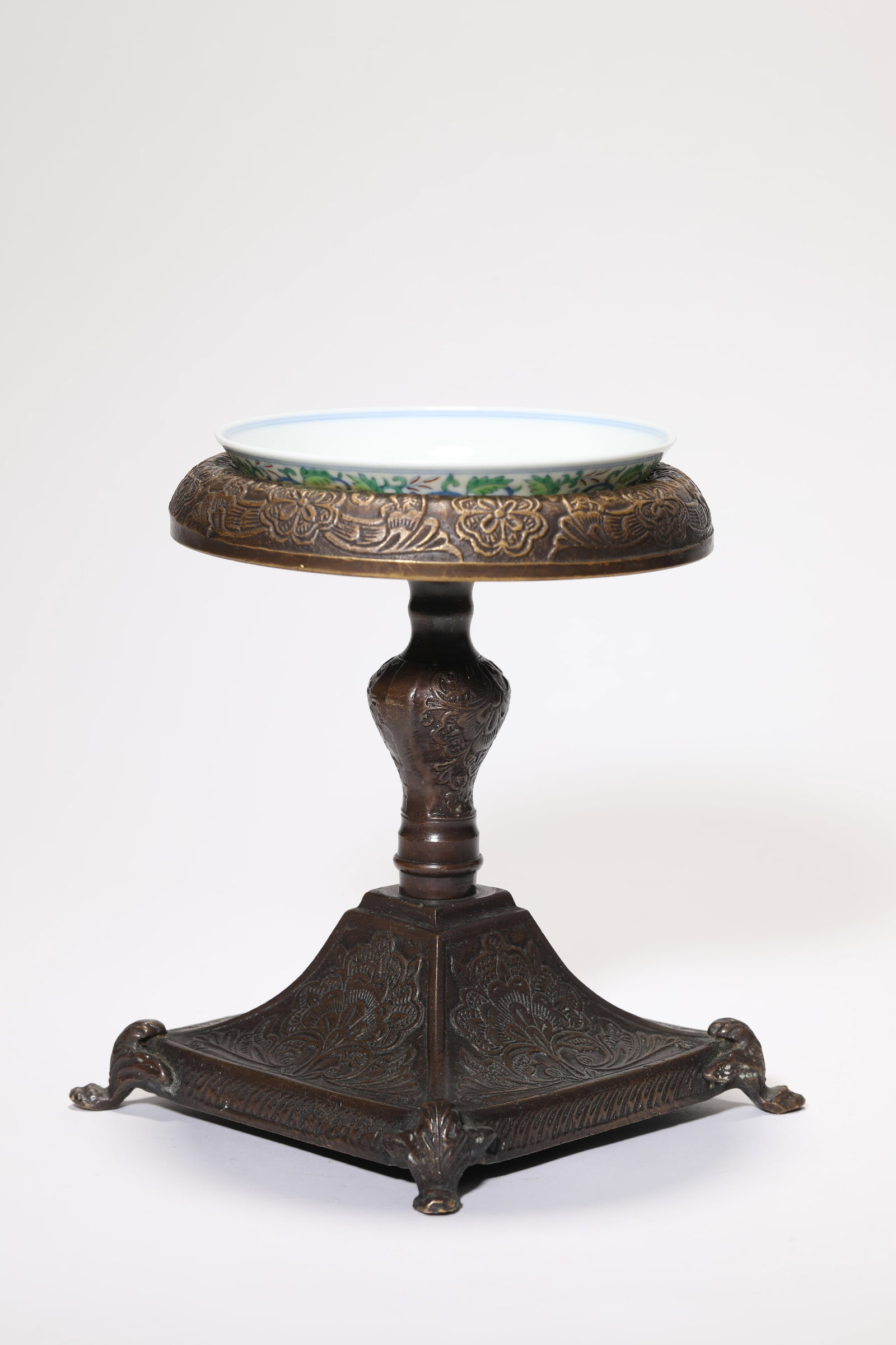 A Doucai 'Interlocking Florals' Dish - 3