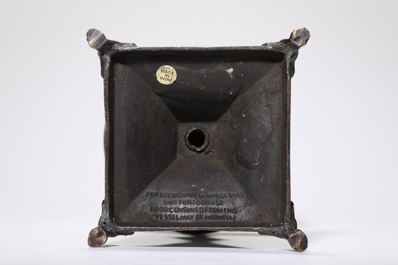 A Doucai 'Interlocking Florals' Dish - 4