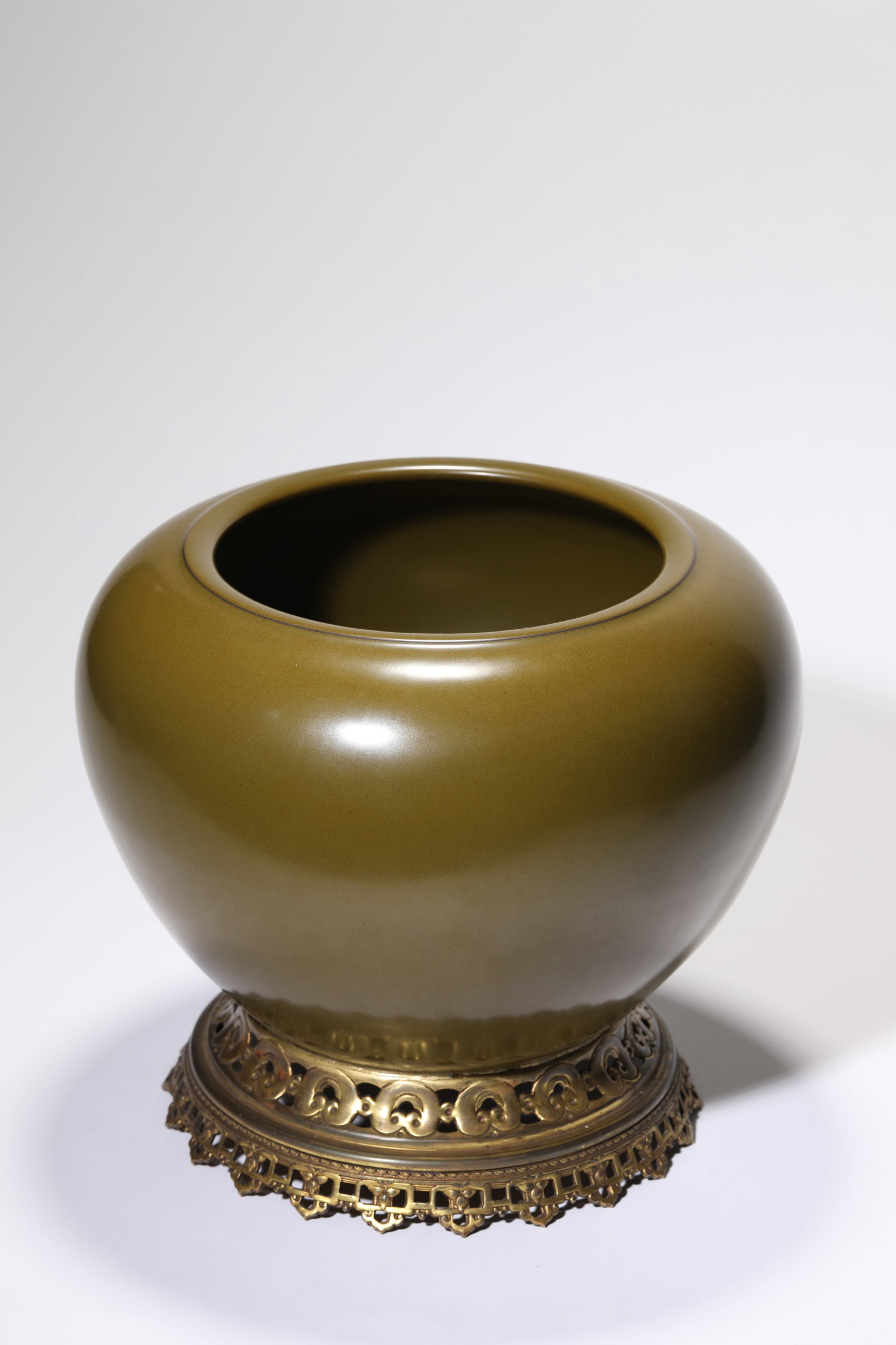 A Tea-Dust-Glazed Jar - 2