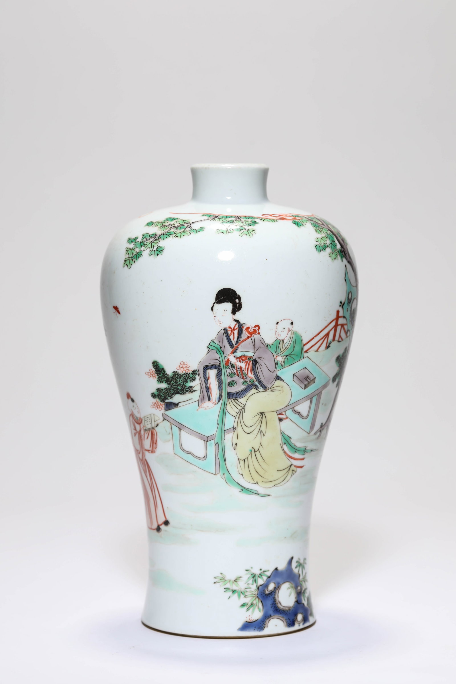 A Wucai 'Mother Instructing her Son' Meiping: A Wucai 'Mother Instructing her Son' Meiping (12.8 x 22.8cm)