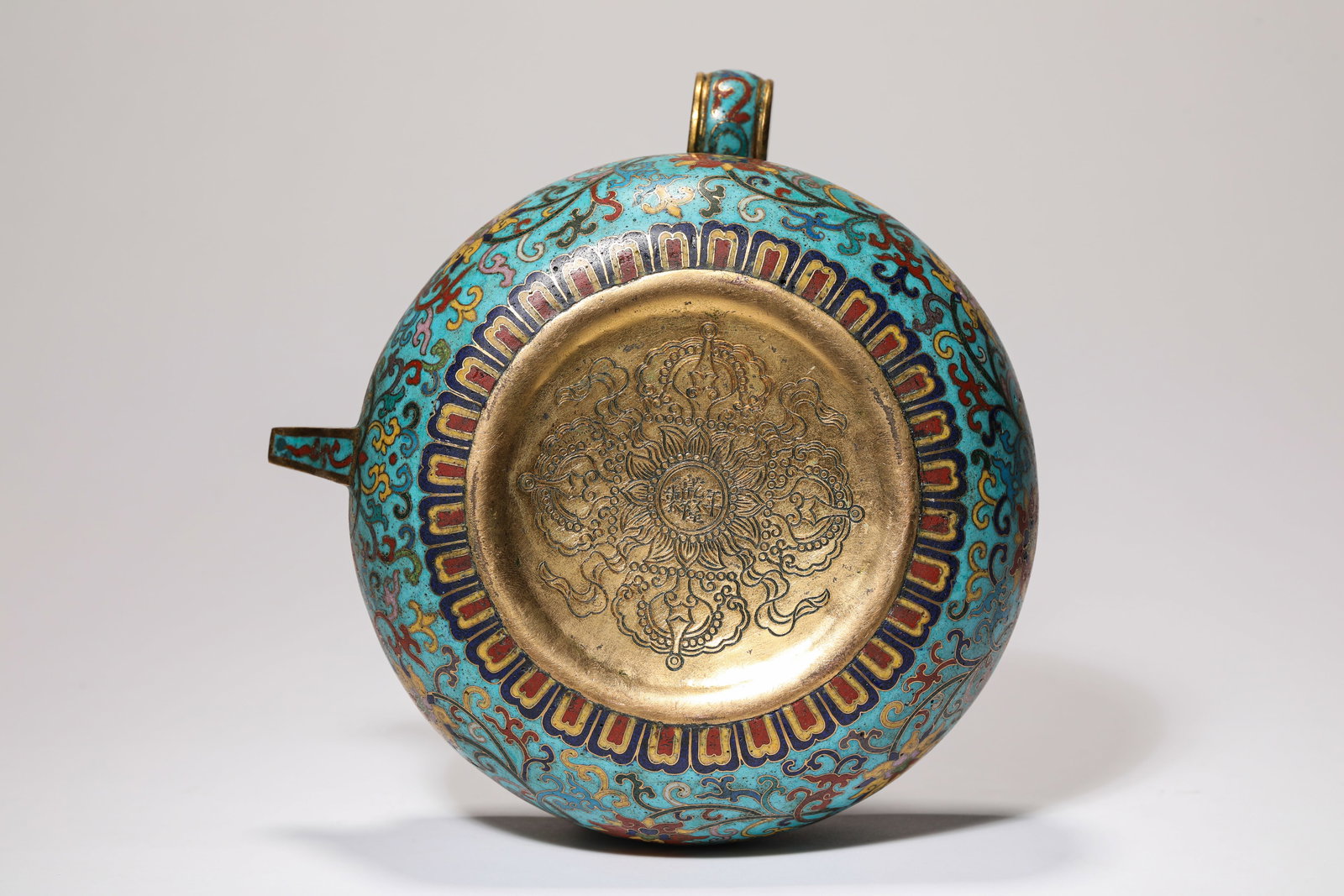 A Cloisonné Enamel 'Interlocking Lotus' Pot - 4