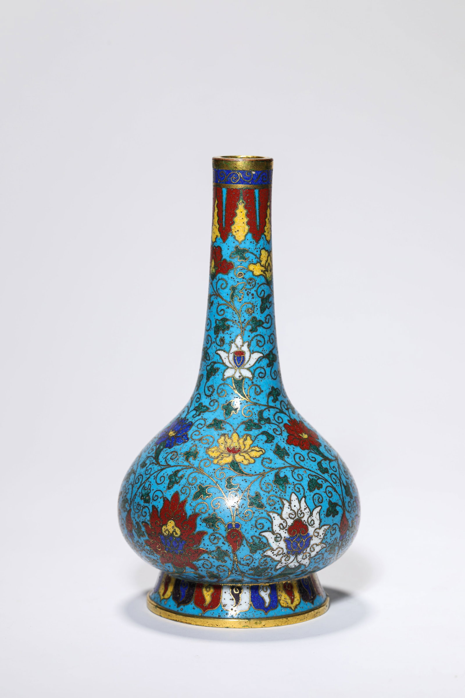 A Cloisonné Enamel 'Interlocking Lotus' Vase - 2