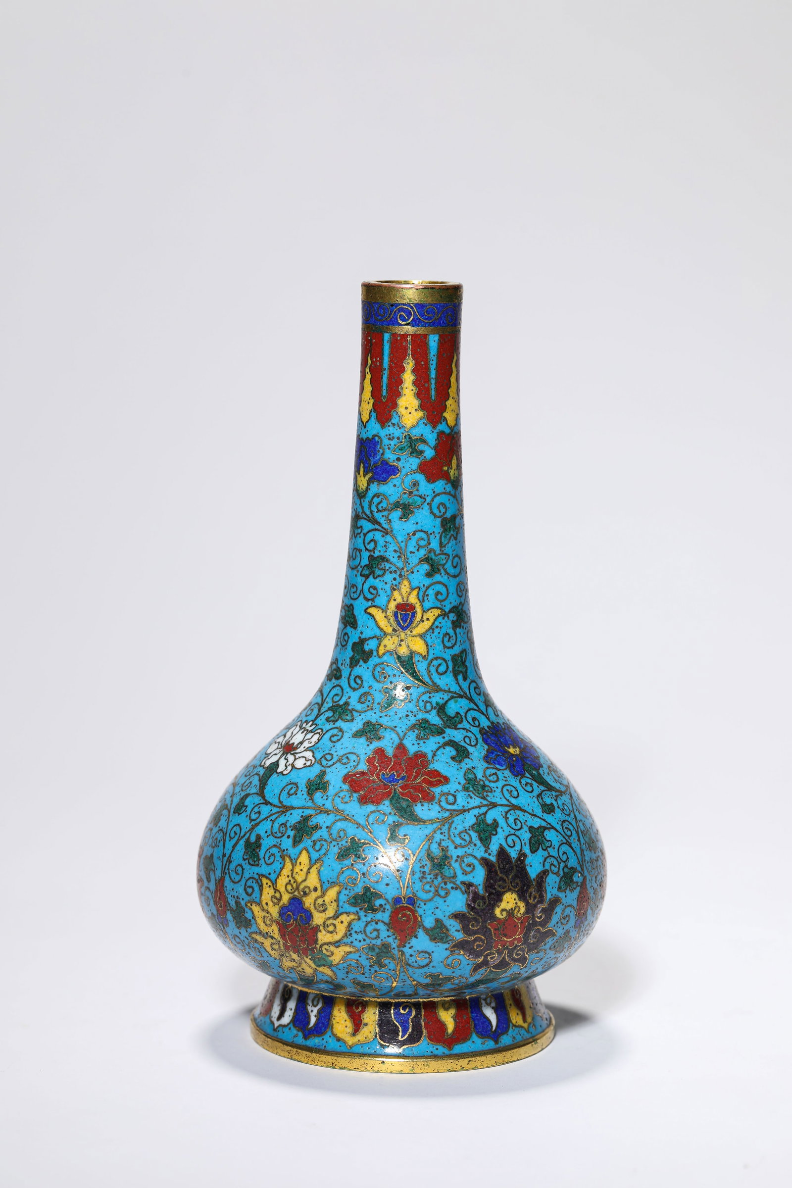 A Cloisonné Enamel 'Interlocking Lotus' Vase - 3
