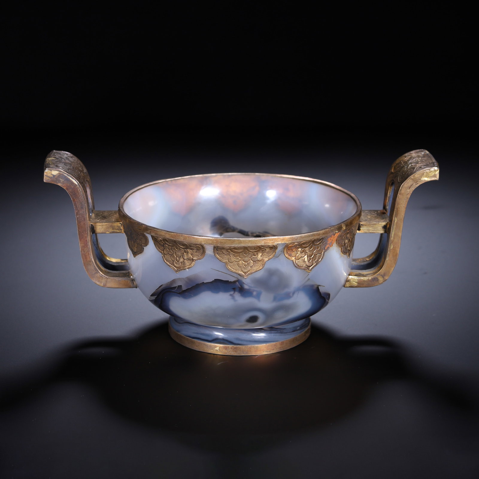 A Chinese Agate and Gilt Metal Censer: A Chinese Agate and Gilt Metal Censer (19.8 x 12.5 x 9cm,Weight 340g)