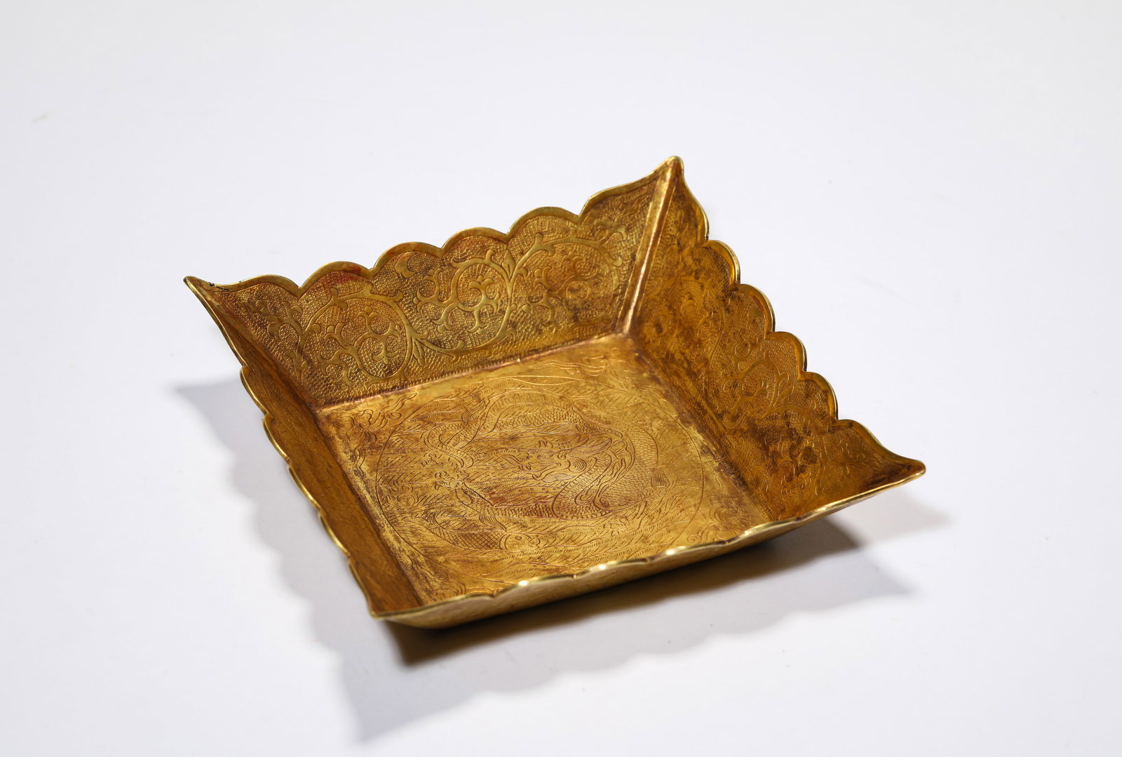 A GOLD ‘DRAGON’ DISH - 2