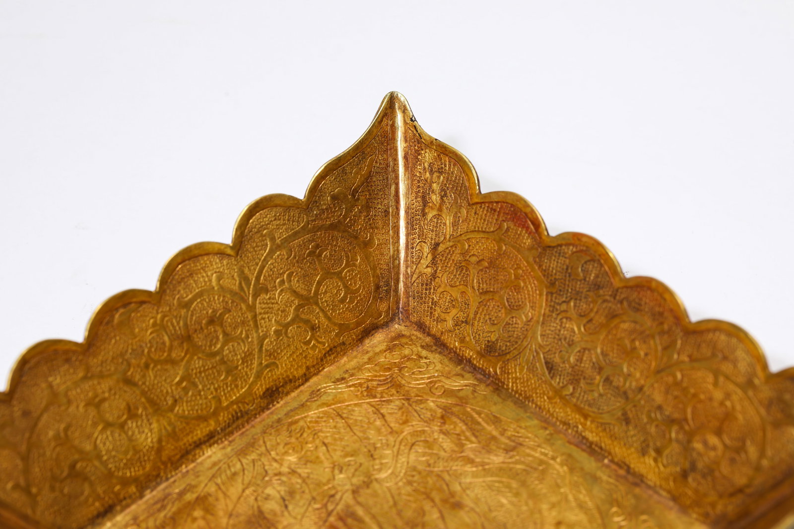 A GOLD ‘DRAGON’ DISH - 3