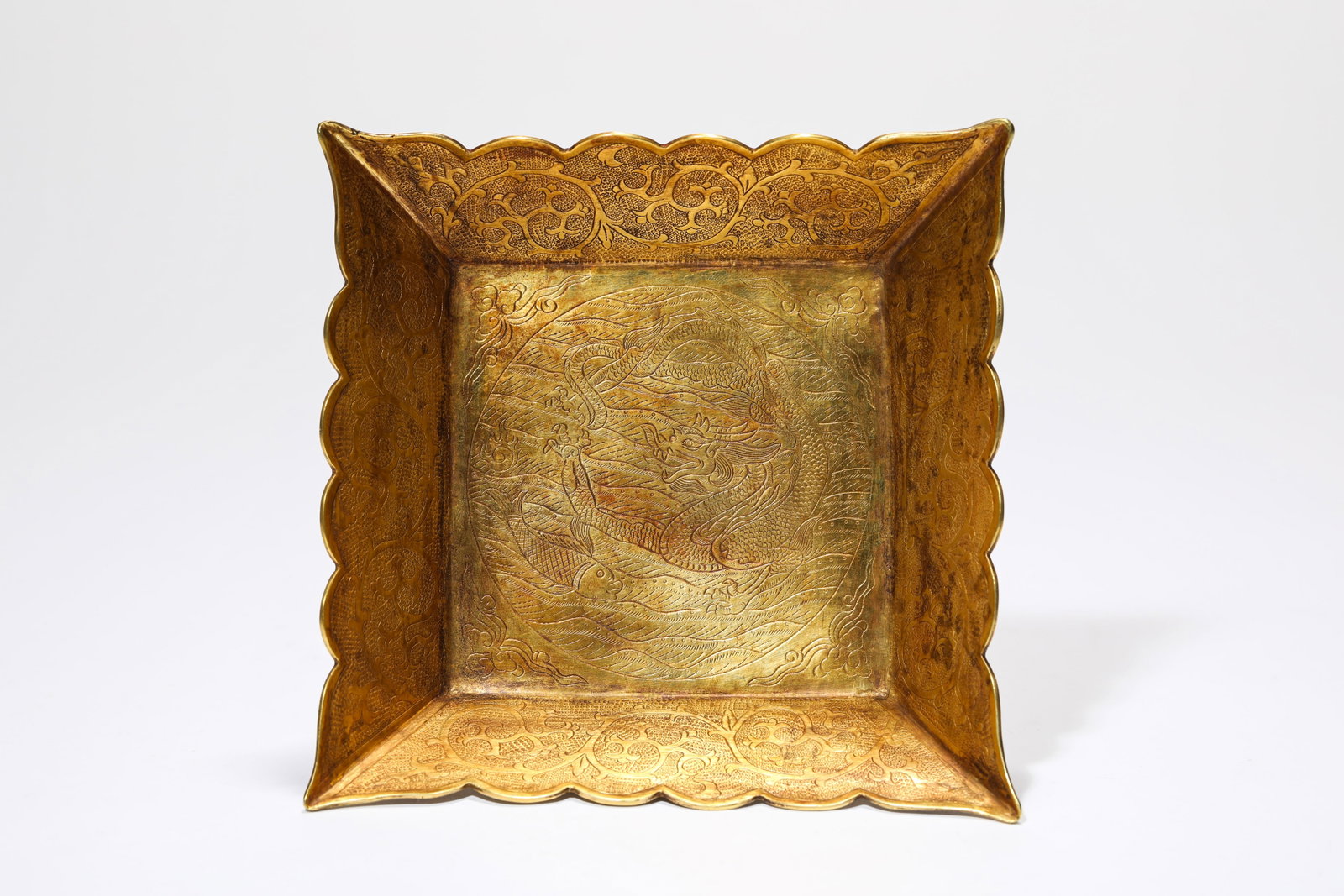 A GOLD ‘DRAGON’ DISH - 6