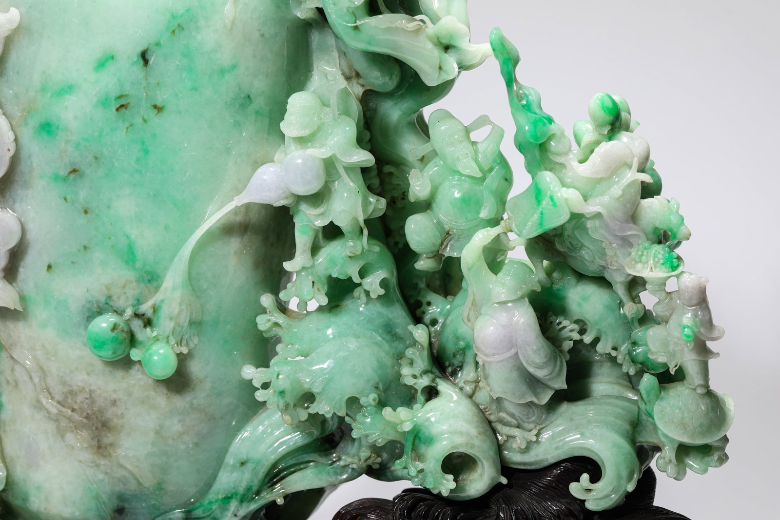 A JADEITE 'EIGHT IMMORTALS' VASE - 3