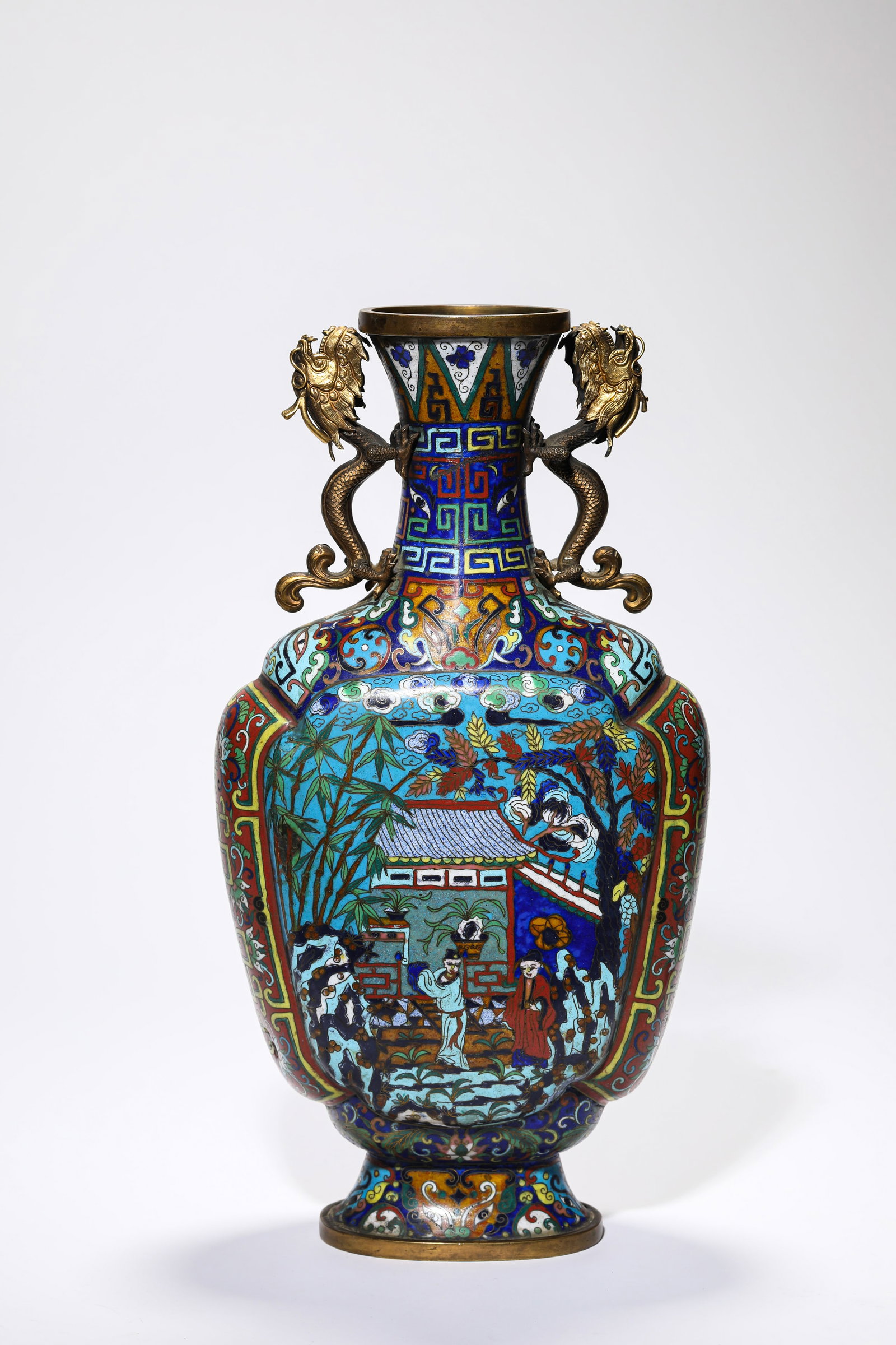 A CLOISONNé ENAMEL ‘NARRATIVE SCENE’ VASE: A CLOISONNé ENAMEL ‘NARRATIVE SCENE’ VASE Description: Dimensions: Weight: 1975 g. Length: 20 cm x Width: 10 cm x Height: 38 cm. All measurements are approximate.
