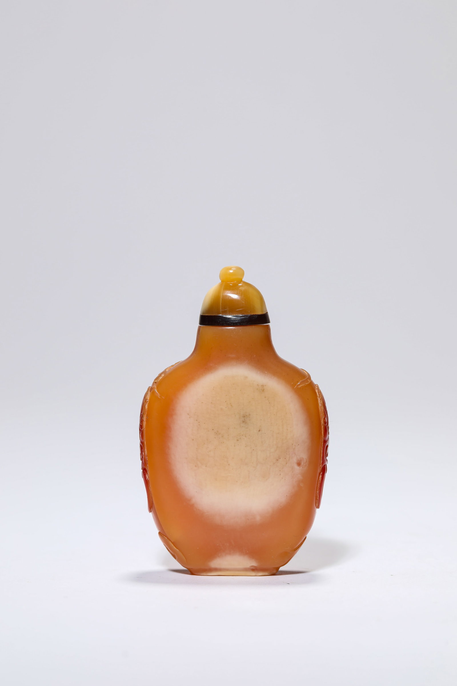 A BONE ‘CARVED SCHOLARS UNDER A PINE TREE’ SNUFF BOTTLE - 3