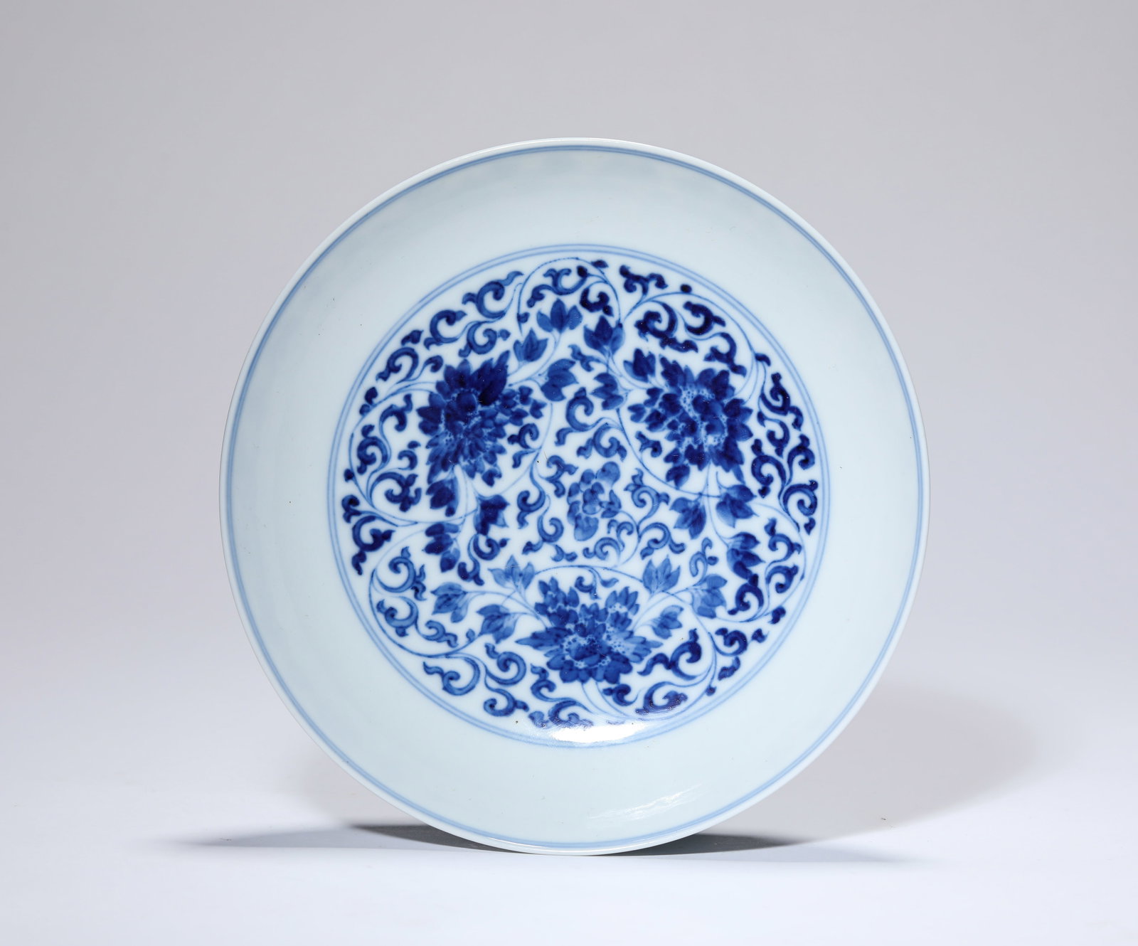 A BLUE AND WHITE ‘FLORAL’ DISH (1 of 4)