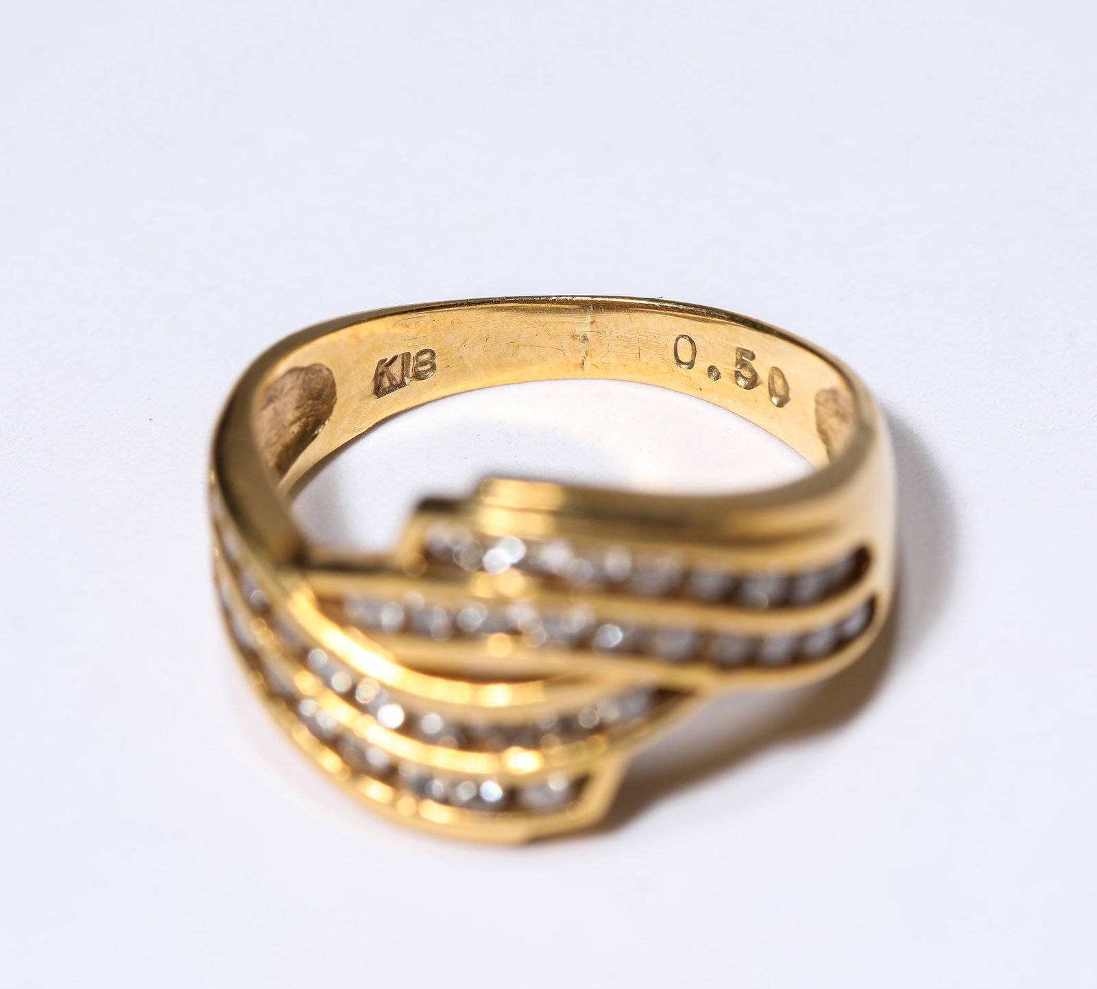 A DIAMOND AND GOLD RING - 4