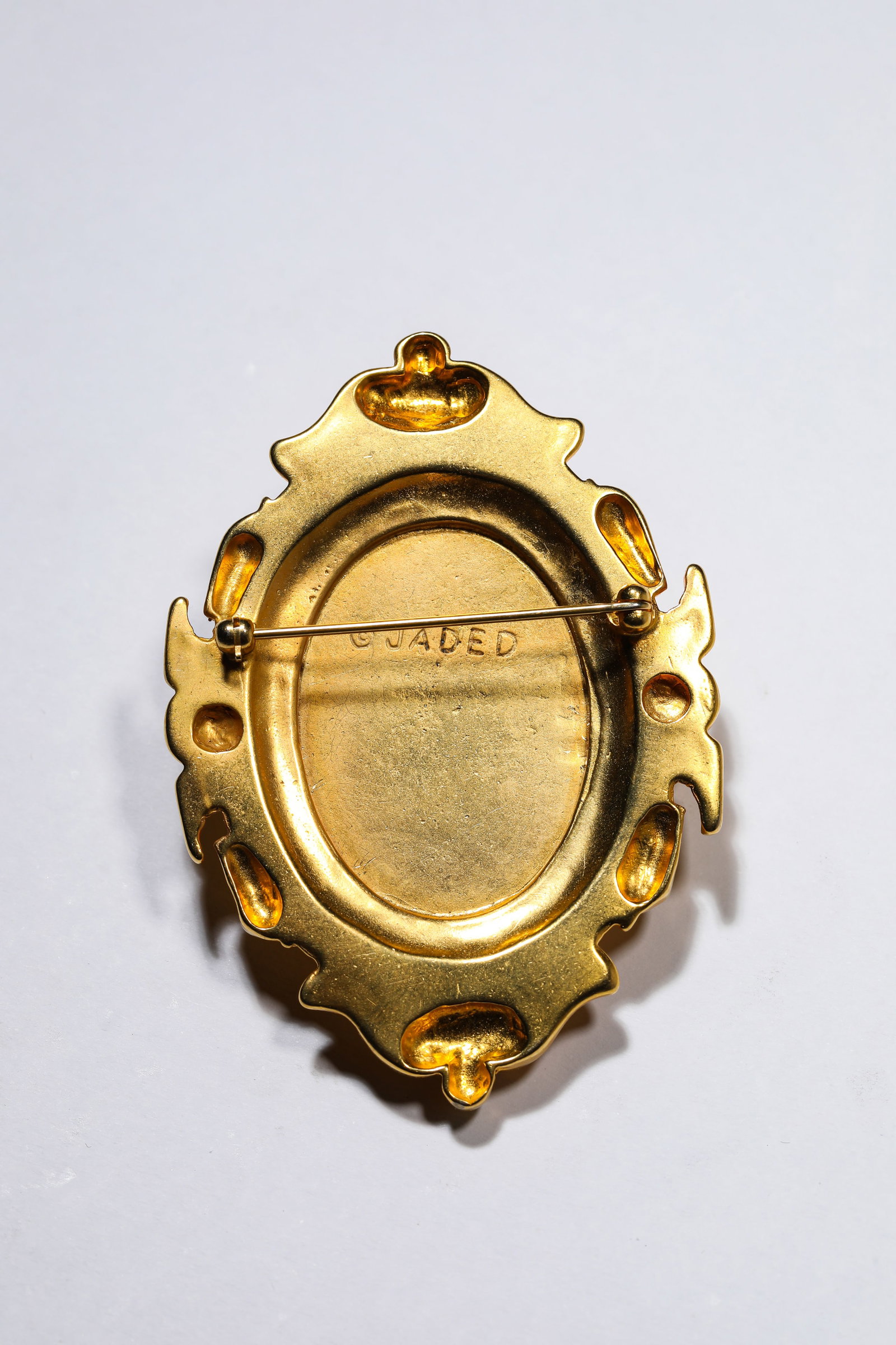 A ‘FIGURAL’ BROOCH - 3