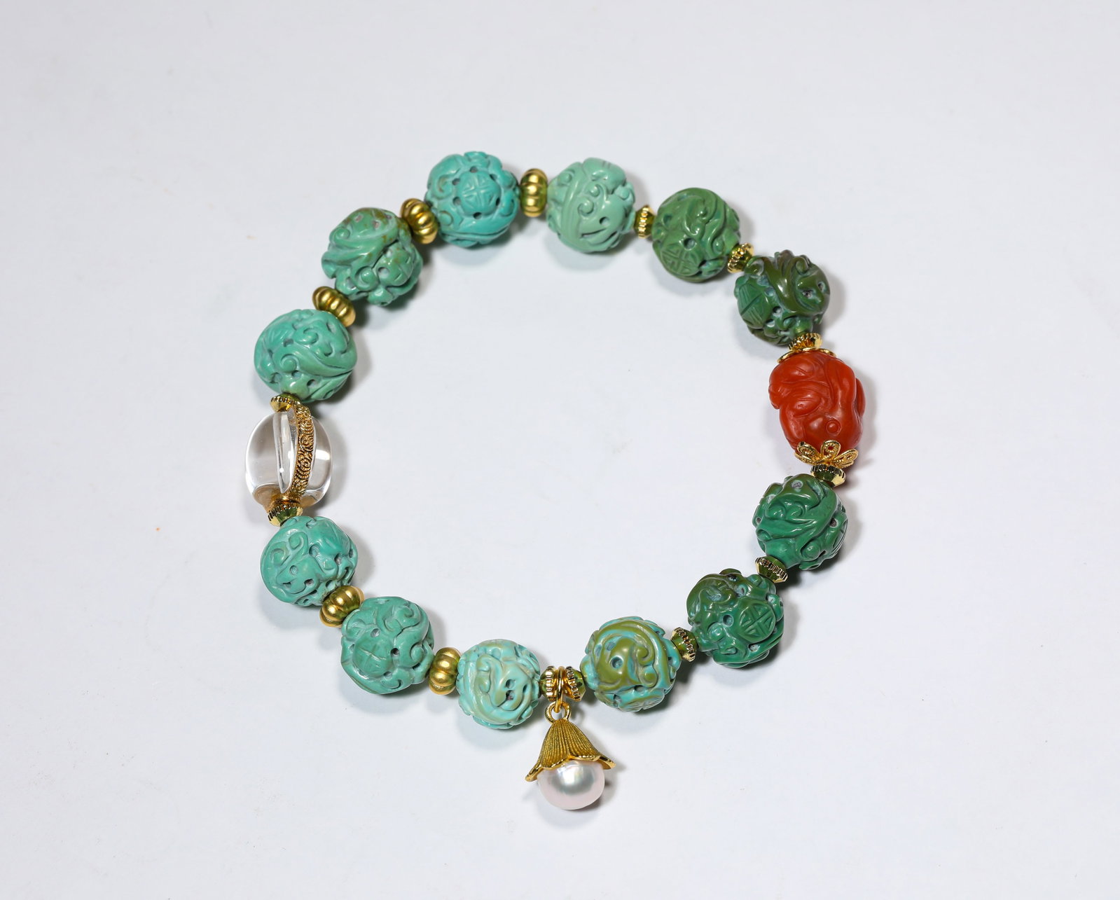 A TURQUOISE BRACELET: A TURQUOISE BRACELET Description: Dimensions: Length: 9 cm. All measurements are approximate.