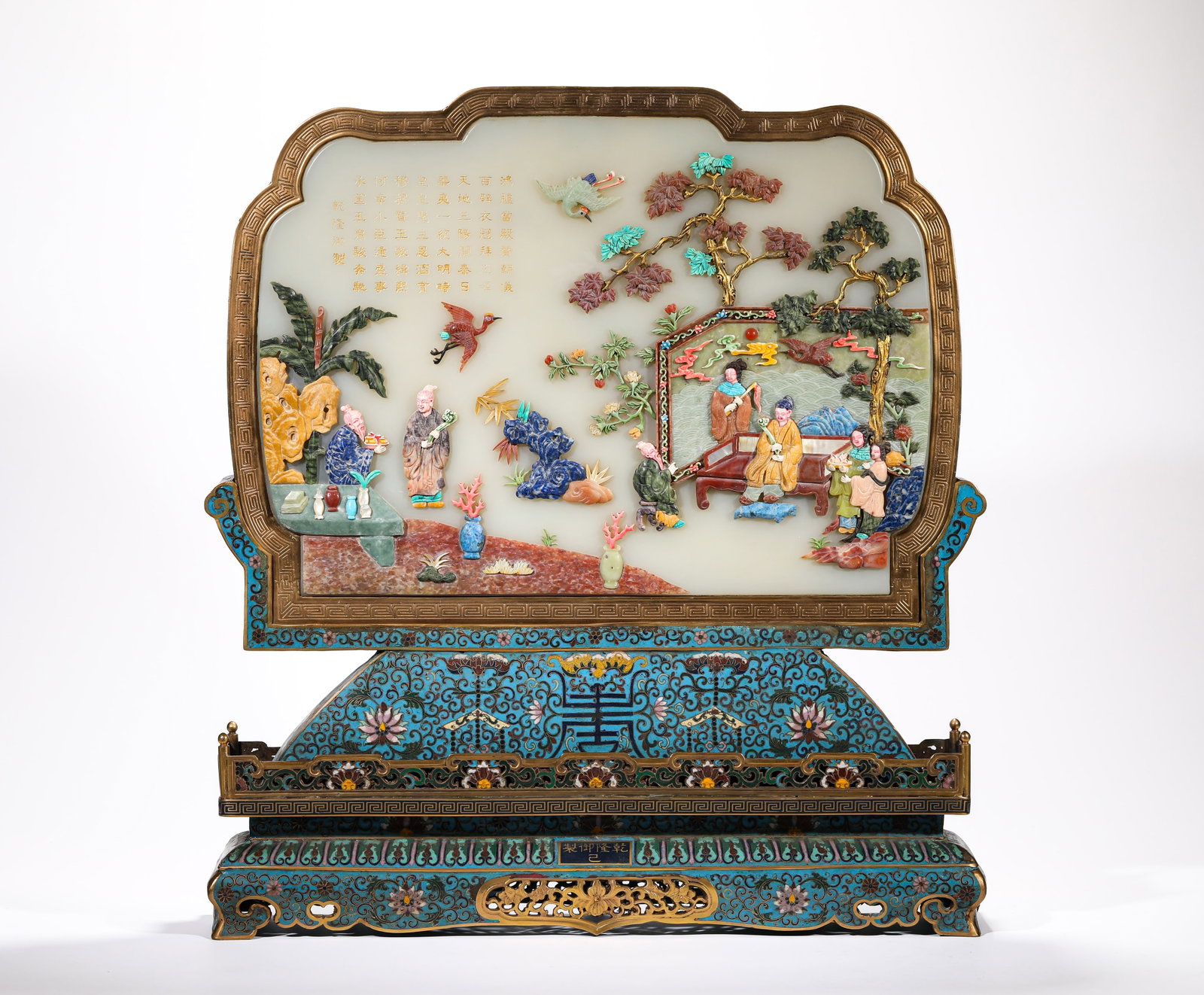 A CLOISONNé ENAMEL, JADE AND ‘HUNDRED TREASURES’ -INLAID ‘FIGURAL AND POEM’ TABLE SCREEN: A CLOISONNé ENAMEL, JADE AND ‘HUNDRED TREASURES’ -INLAID ‘FIGURAL AND POEM’ TABLE SCREEN Description: Dimensions: Weight: 13200 g. Length: 53.5 cm x Width: 10.5 cm x Height: 58.5 cm. All meas