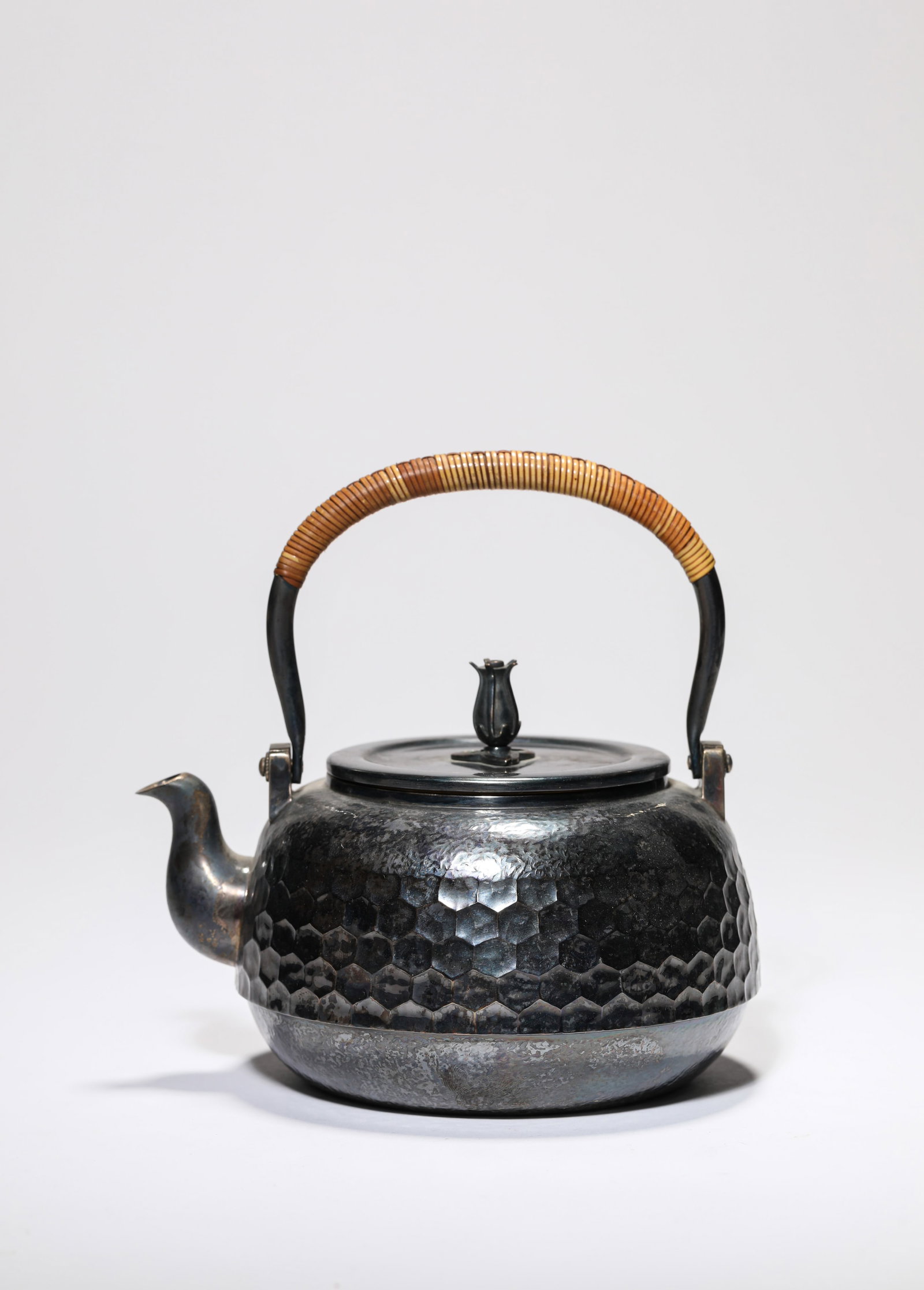 A SILVER POT (1 of 6)