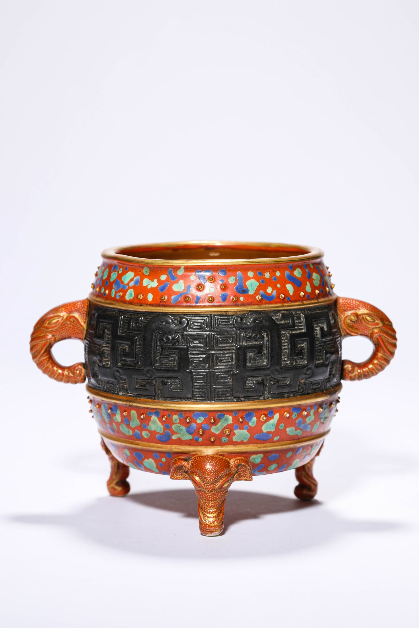 AN IRON-RED GILT-DECORATED TRIPOD CENSER: AN IRON-RED GILT-DECORATED TRIPOD CENSER Description: Dimensions: Length: 17.3 cm x Width: 12.1 cm x Height: 12.4 cm. All measurements are approximate.