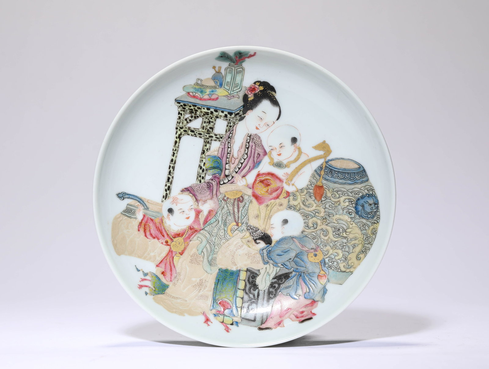A FAMILLE-ROSE 'MOTHER INSTRUCTING HER SON' DISH: A FAMILLE-ROSE 'MOTHER INSTRUCTING HER SON' DISH Description: Dimensions: Width: 16.5 cm x Height: 3.3 cm. All measurements are approximate.