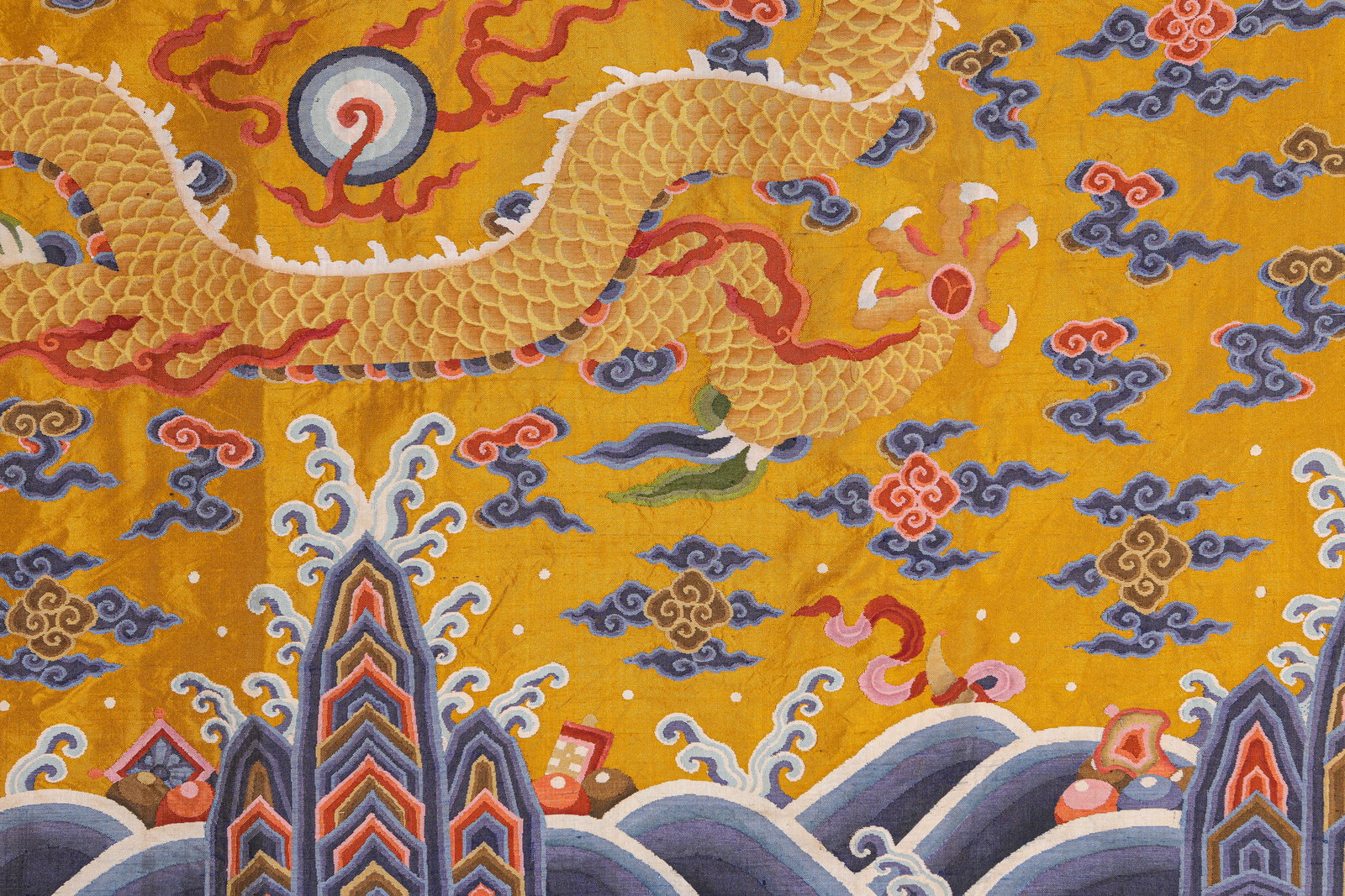 A SILK KESI TAPESTRY WITH ‘DRAGON’ - 4