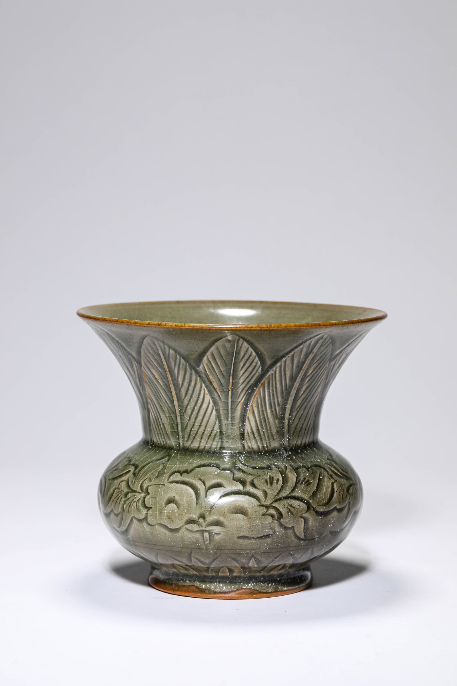A YAOZHOU-TYPE SPITTOON - 4
