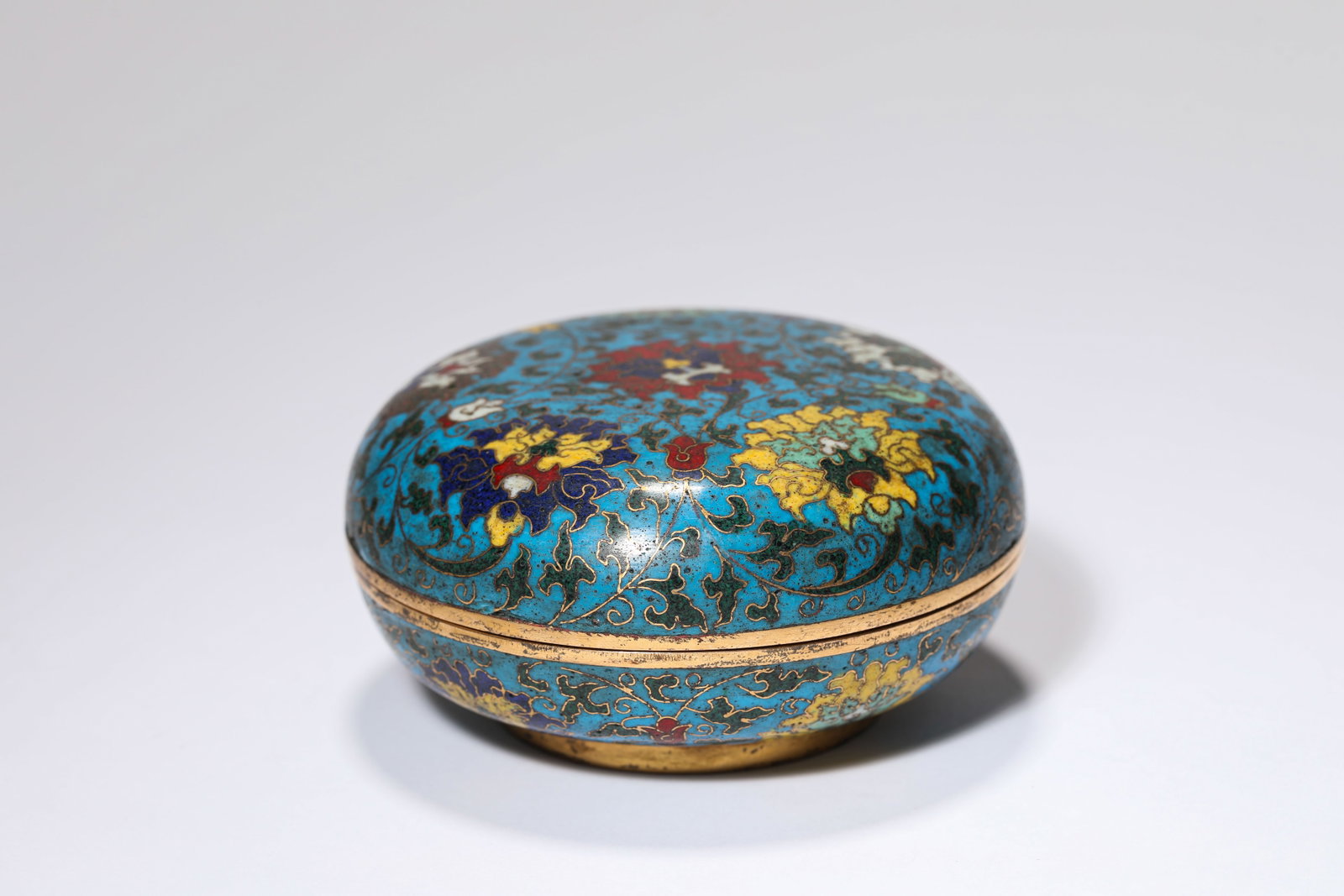 A CLOISONNé ENAMEL ‘INTERLOCKING LOTUS’ COVERED BOX - 5
