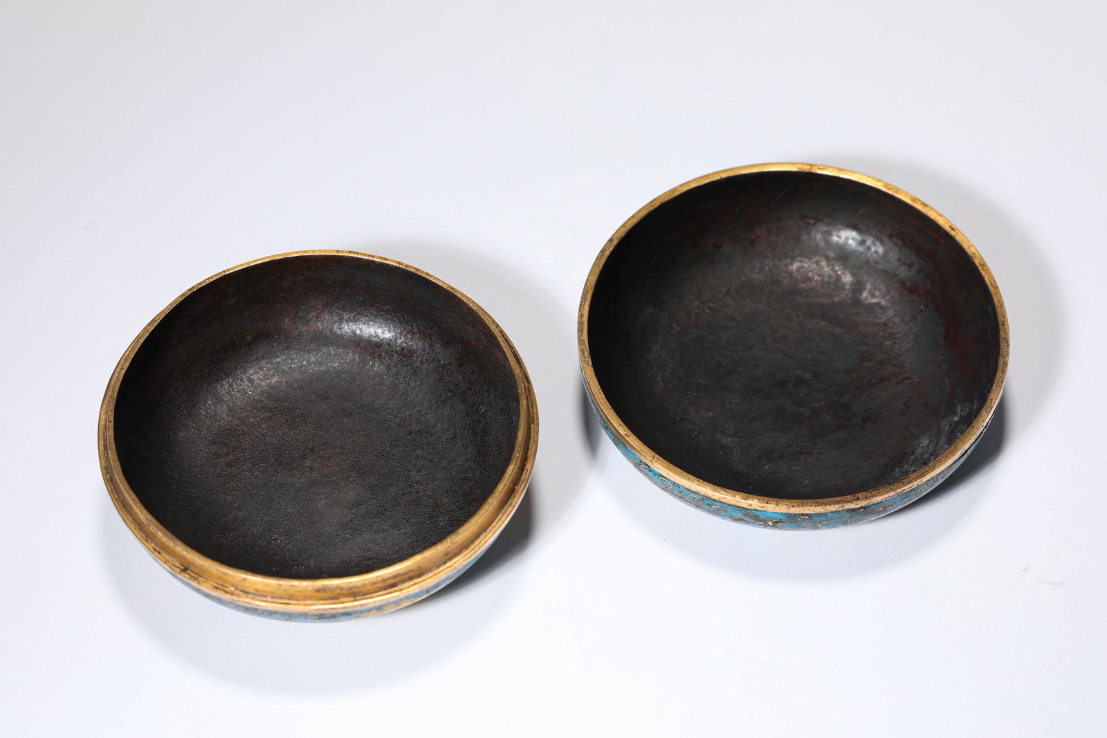 A CLOISONNé ENAMEL ‘INTERLOCKING LOTUS’ COVERED BOX - 6