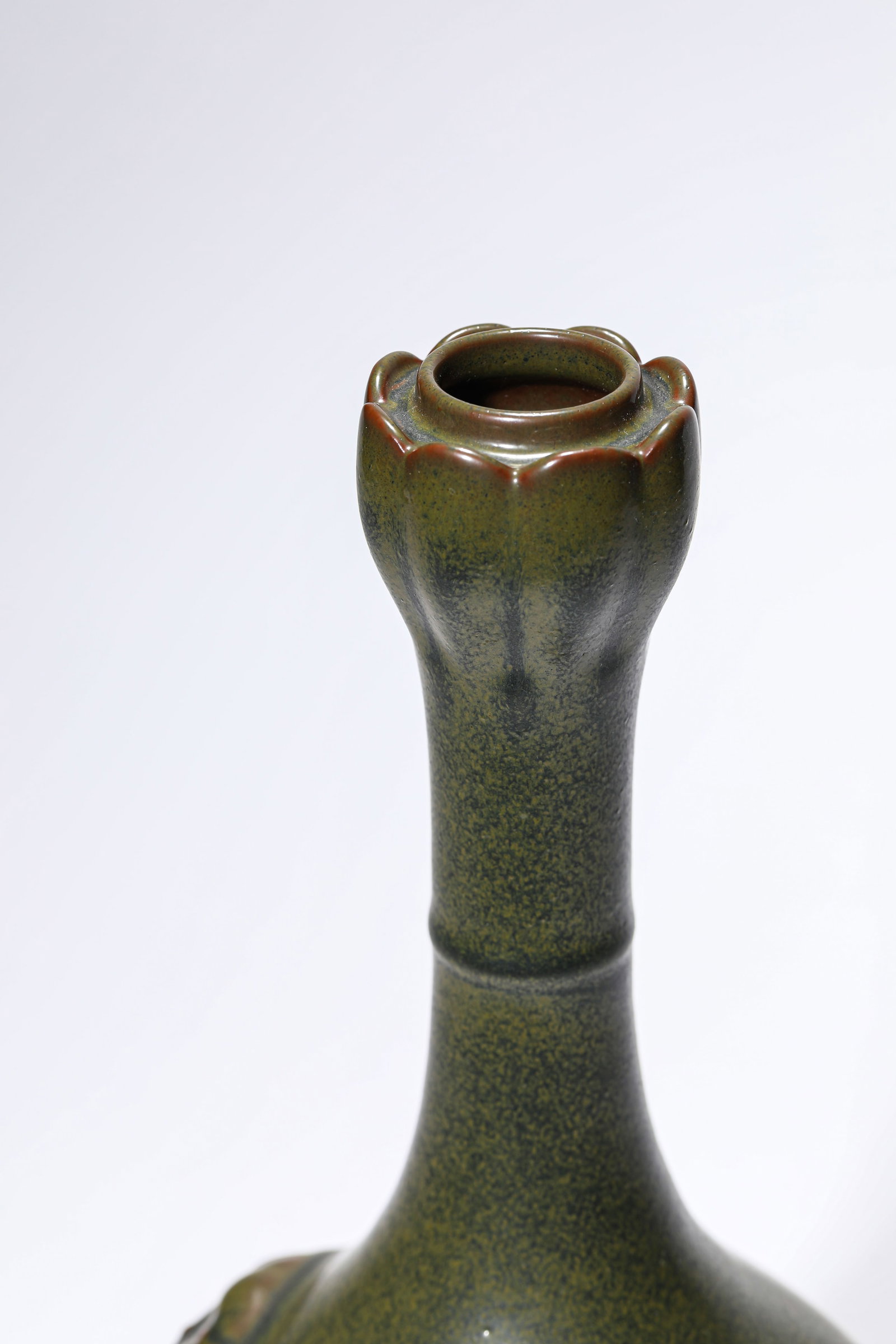 A TEA-DUST-GLAZED VASE - 2