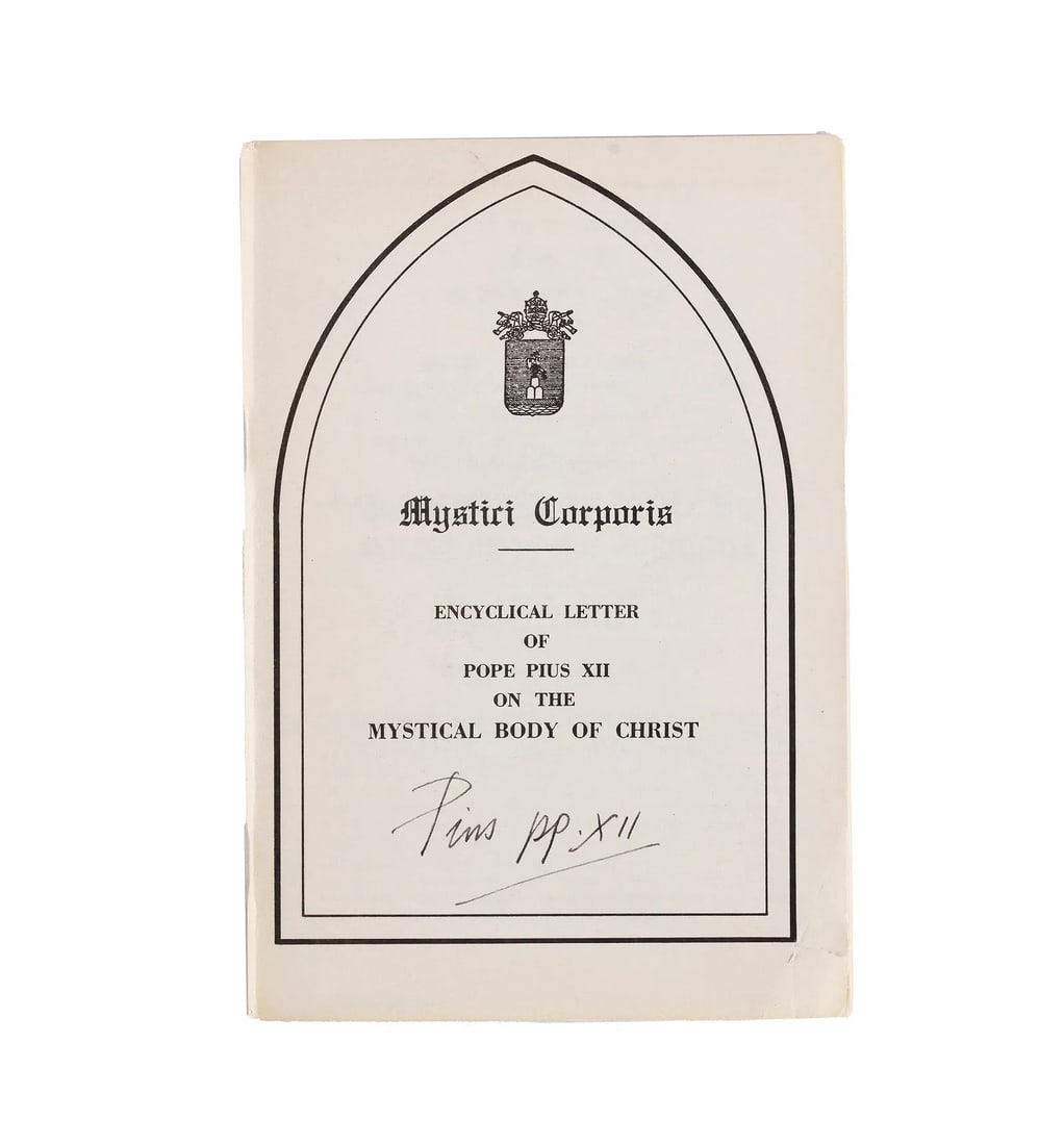 POPE PIUS XII – HAND-SIGNED PONTIFICAL ADDRESS OR SERMON PAMPHLET: POPE PIUS XII – HAND-SIGNED PONTIFICAL ADDRESS OR SERMON PAMPHLET Provenance and Authenticity: This item includes a certificate of authenticity. This exceptional religious artifact features the