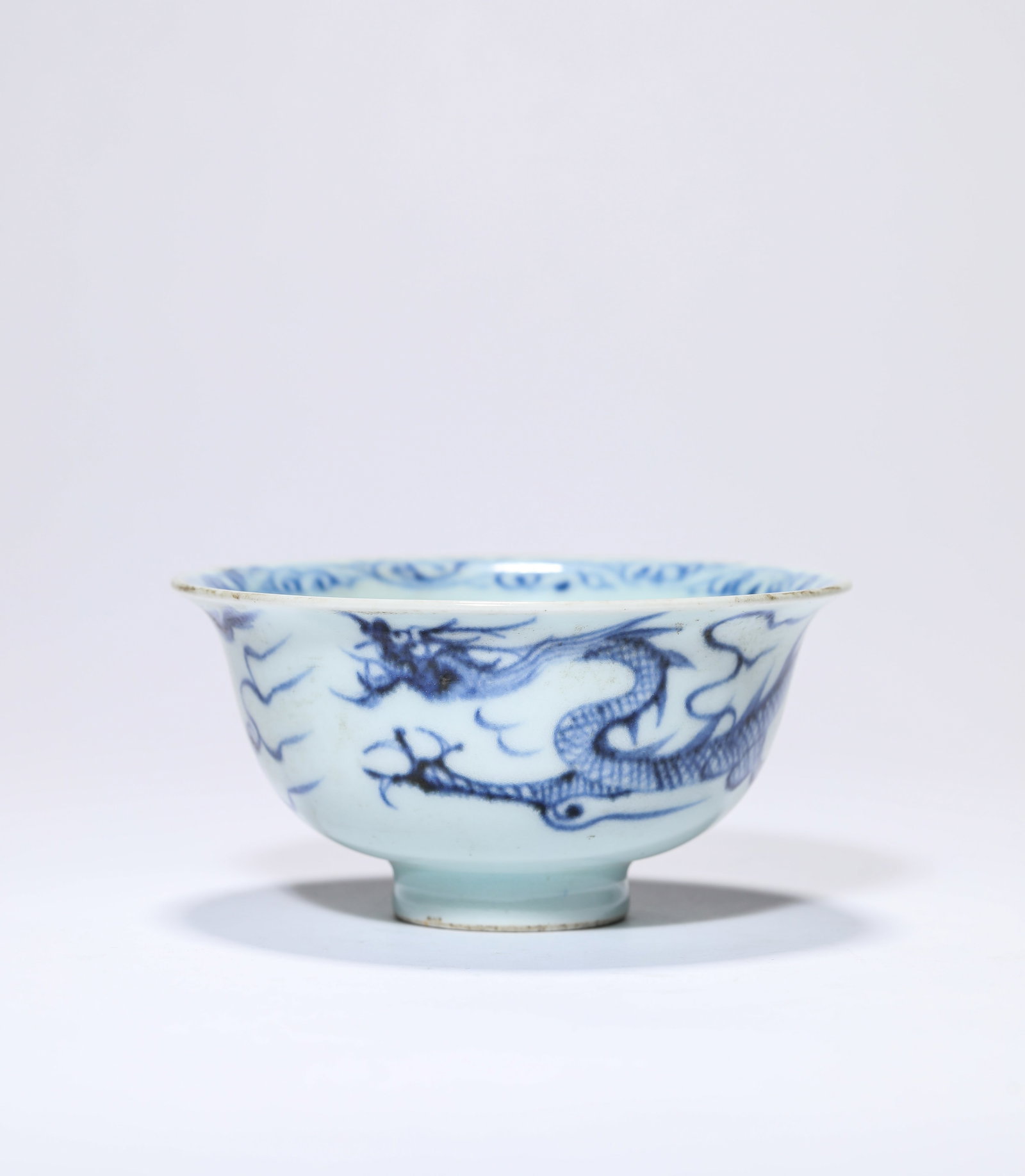 A BLUE AND WHITE ‘DRAGON’ BOWL: A BLUE AND WHITE ‘DRAGON’ BOWL Description: Dimensions: Width: 10.1 cm x Height: 5 cm. All measurements are approximate.