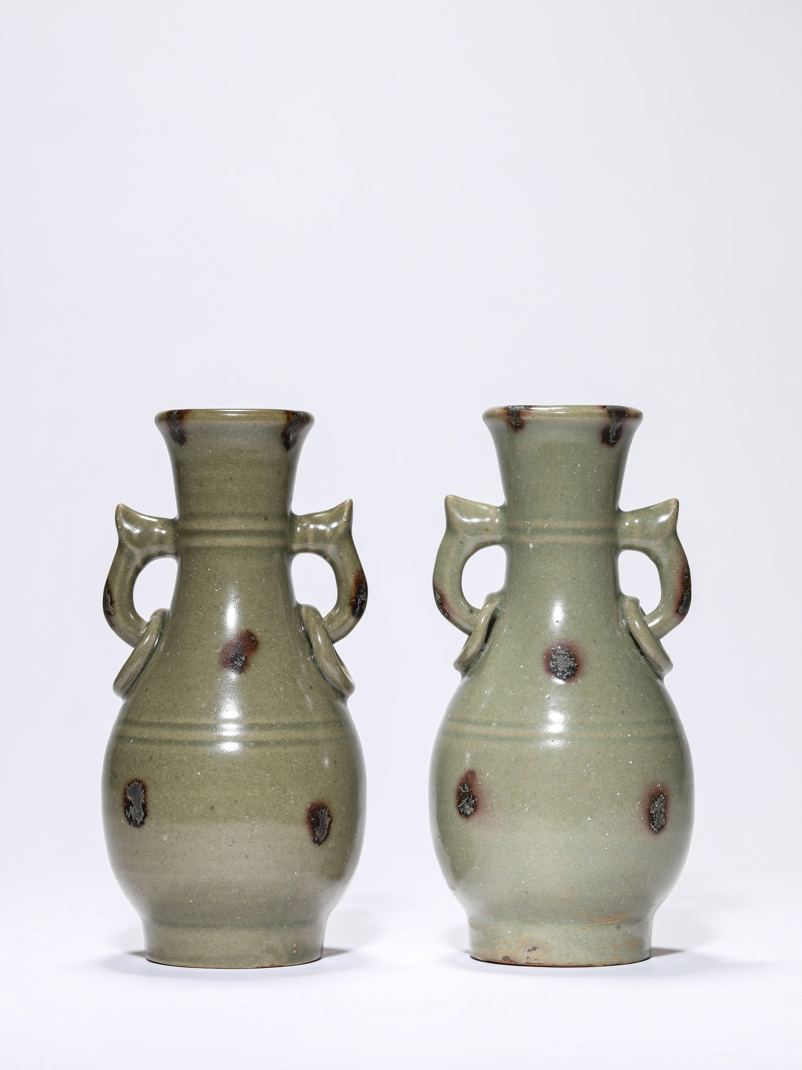 A PAIR OF LONGQUAN-TYPE ‘BROWN-SPLASHED’ VASES: A PAIR OF LONGQUAN-TYPE ‘BROWN-SPLASHED’ VASES Description: Dimensions: Width: 8.2 cm x Height: 16.9 cm. All measurements are approximate.