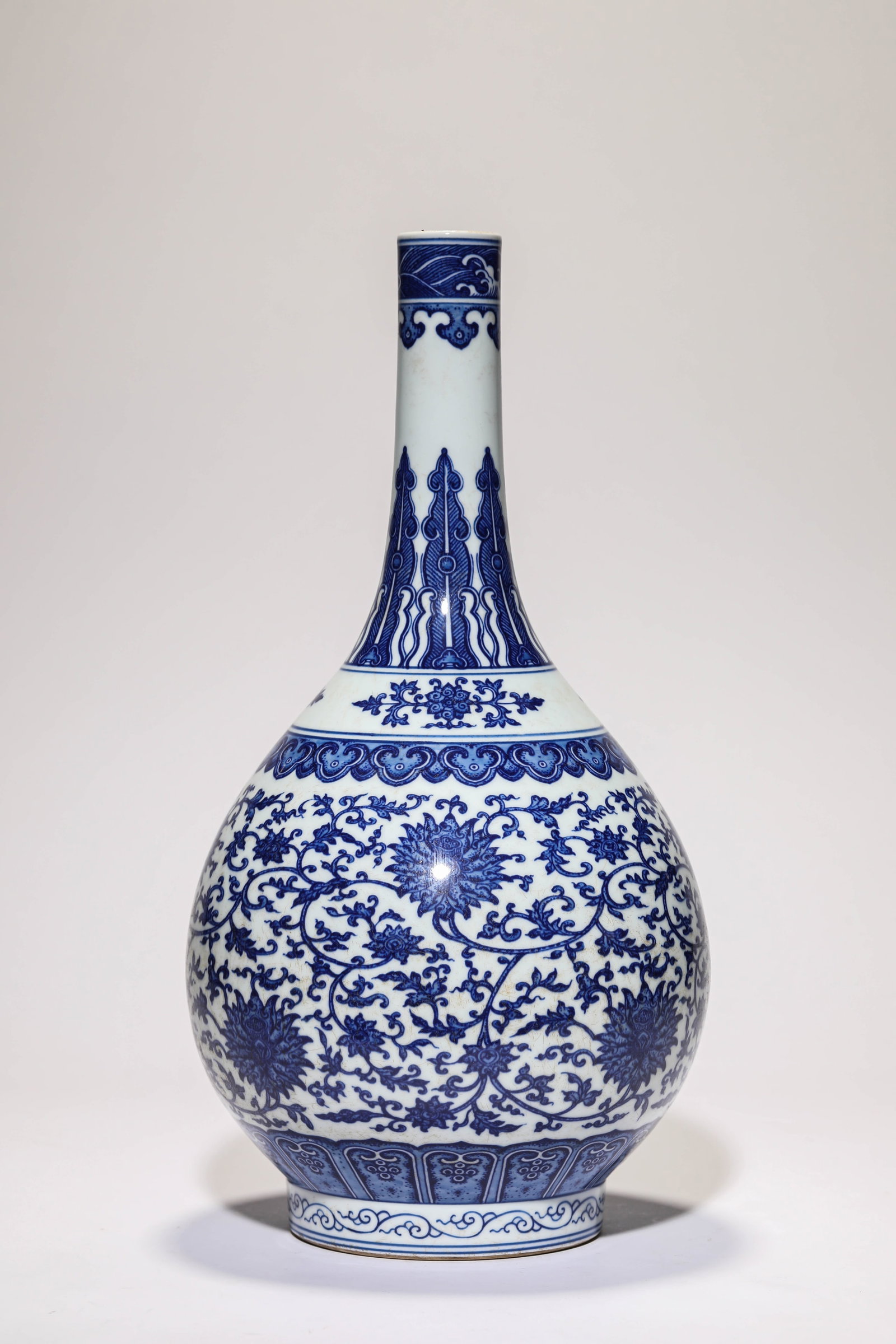 A BLUE AND WHITE ‘INTERLOCKING LOTUS’ VASE: A BLUE AND WHITE ‘INTERLOCKING LOTUS’ VASE Description: Dimensions: Width: 20.7 cm x Height: 39.8 cm. All measurements are approximate.