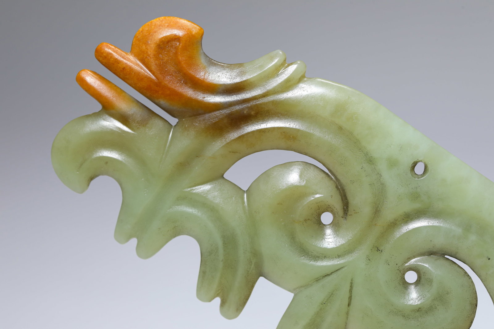 A JADE ‘CLOUD AND HOOK’ PENDANT - 5