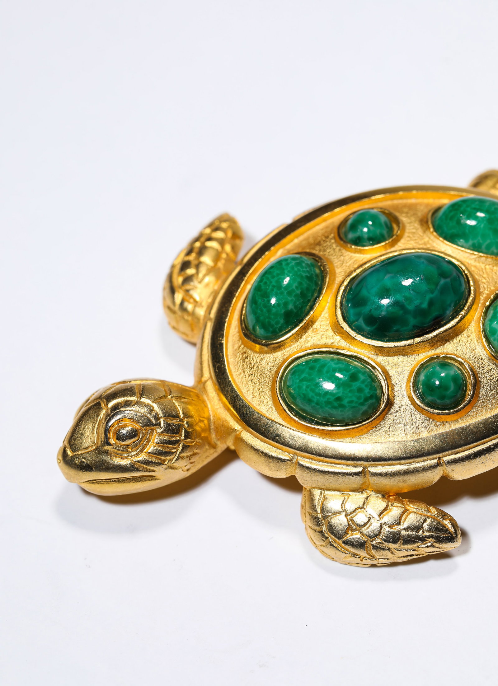 A ‘TORTOISE-FORM’ BROOCH - 2