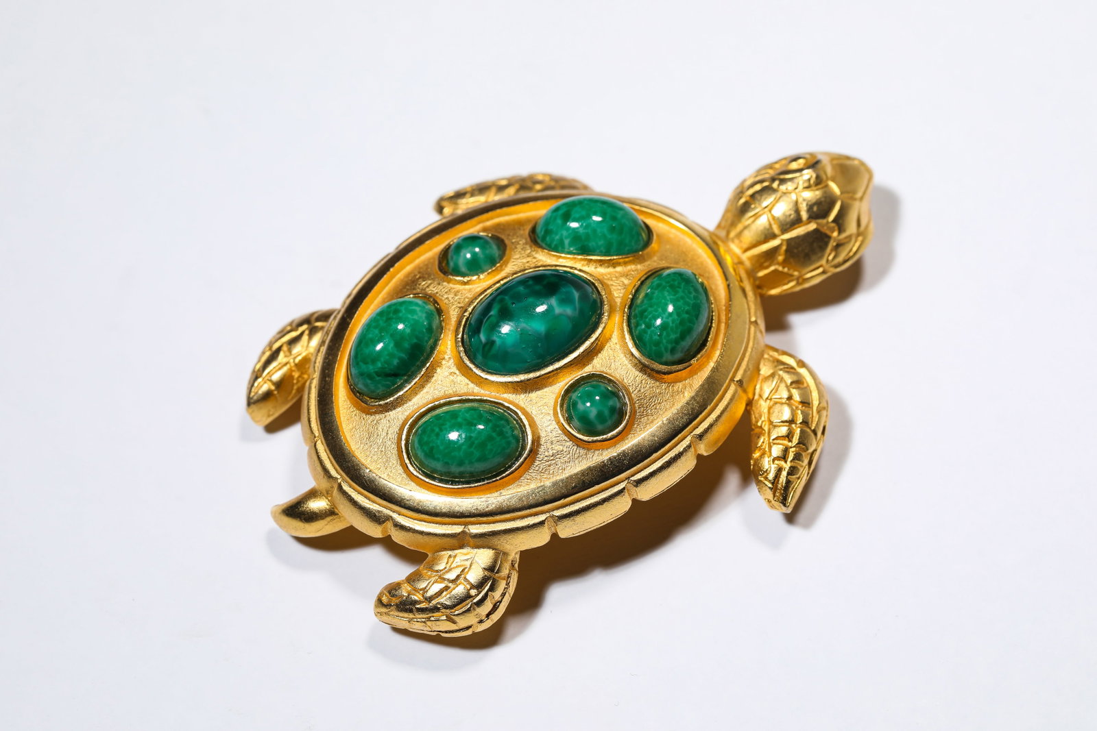 A ‘TORTOISE-FORM’ BROOCH - 3