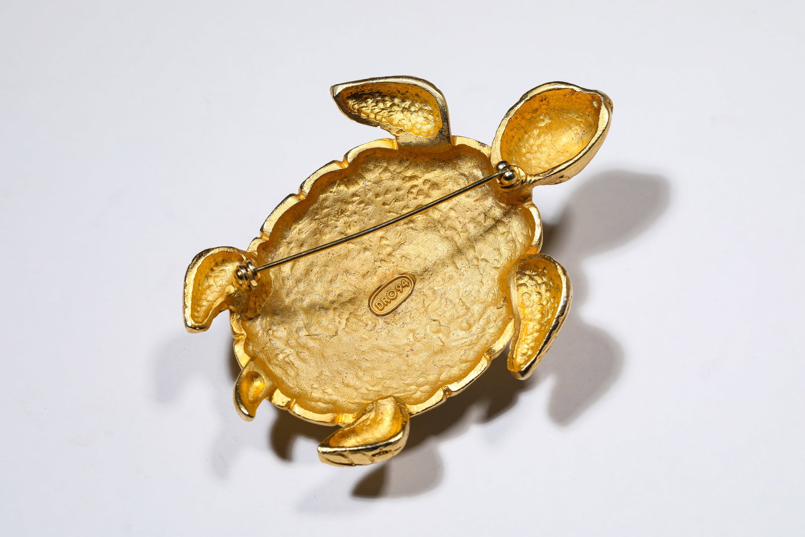 A ‘TORTOISE-FORM’ BROOCH - 4