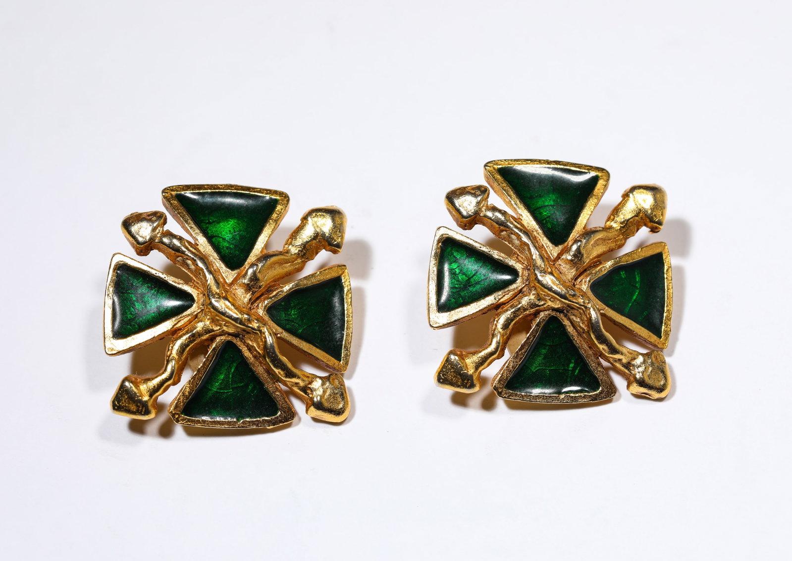 A PAIR OF ‘FLOWER-FORM’ EARRINGS: A PAIR OF ‘FLOWER-FORM’ EARRINGS Description: Dimensions: Weight: 35 g. Width: 3.5 cm. All measurements are approximate.