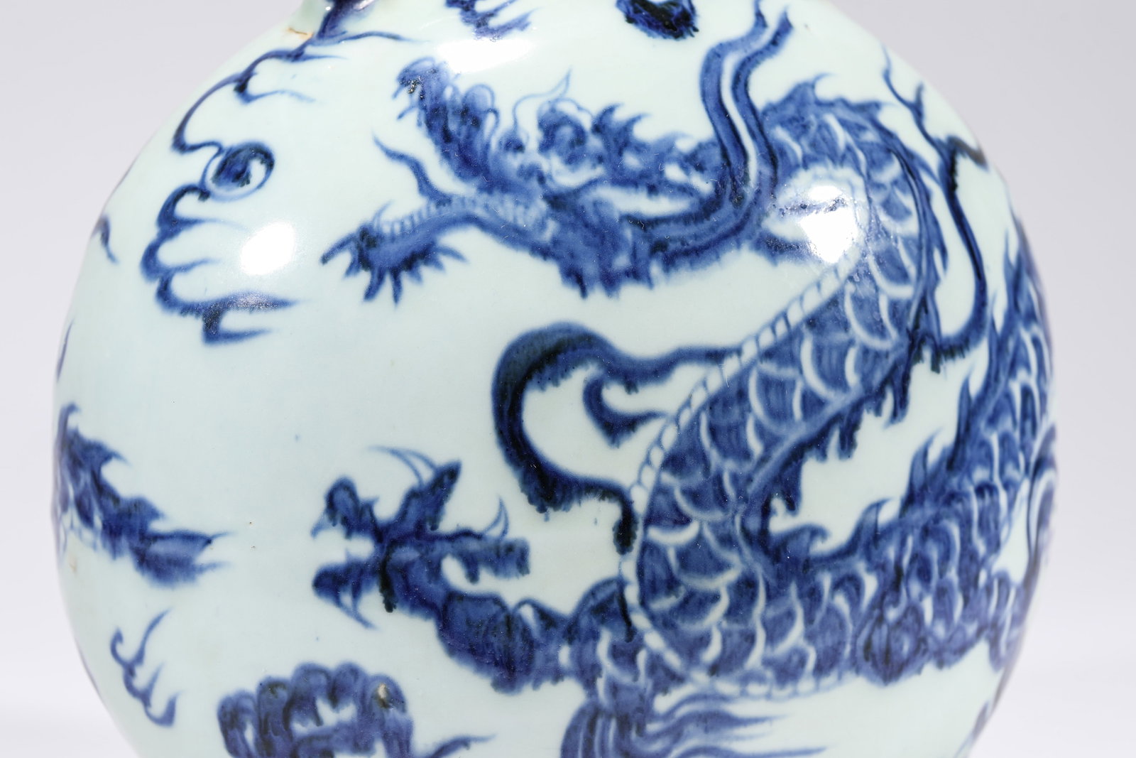 A BLUE AND WHITE 'DRAGON' 'MOONFLASK' - 2