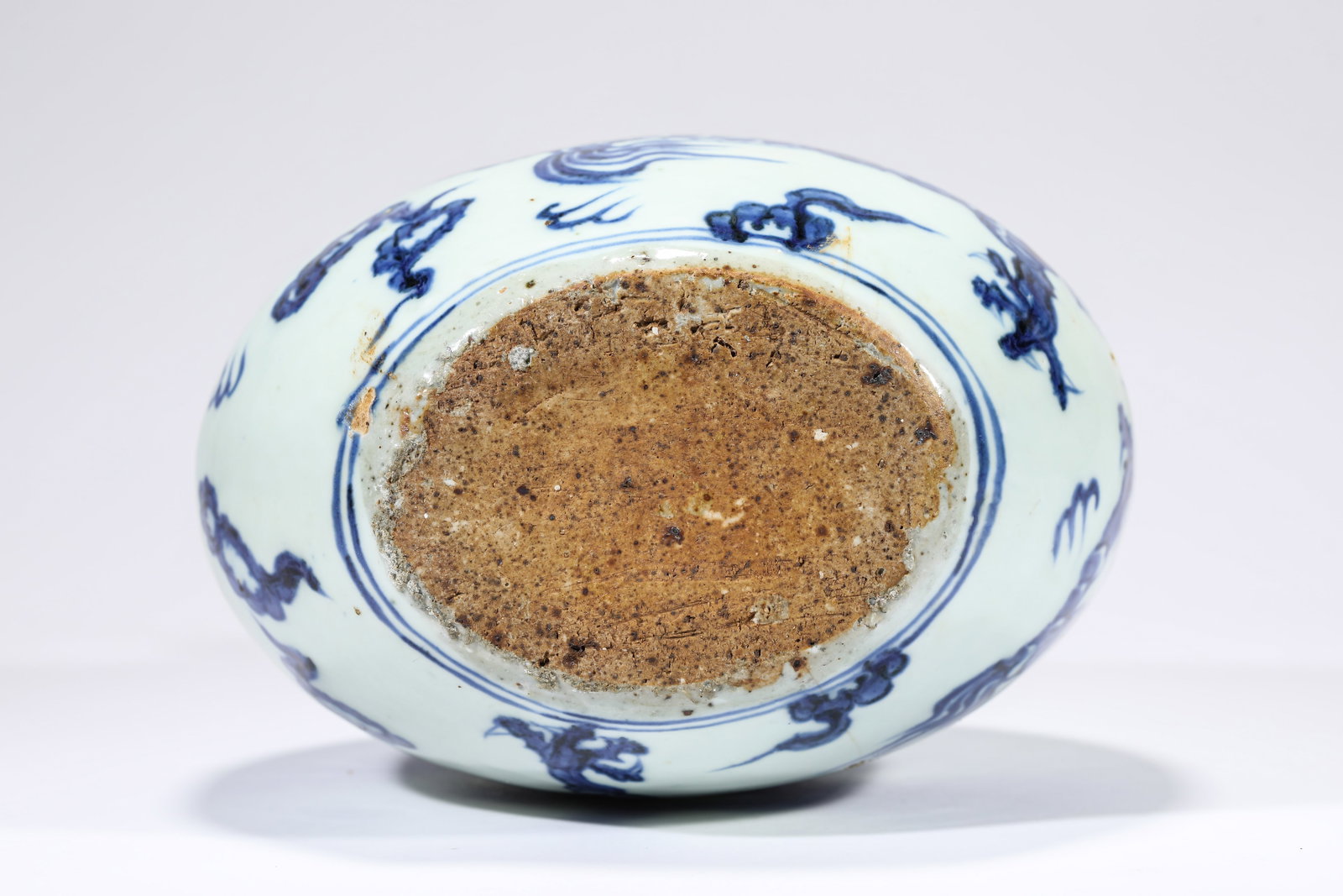 A BLUE AND WHITE 'DRAGON' 'MOONFLASK' - 6
