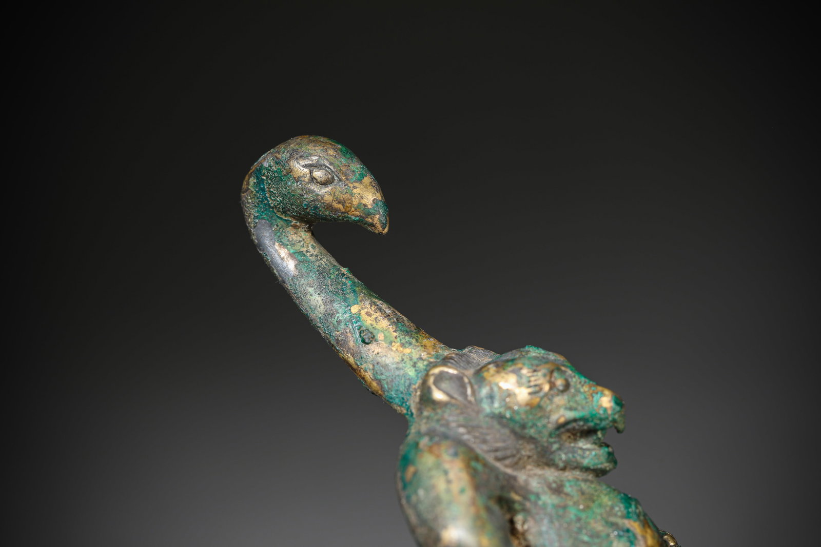 A SILVER ‘BEAR-FORM’ BELT HOOK - 4