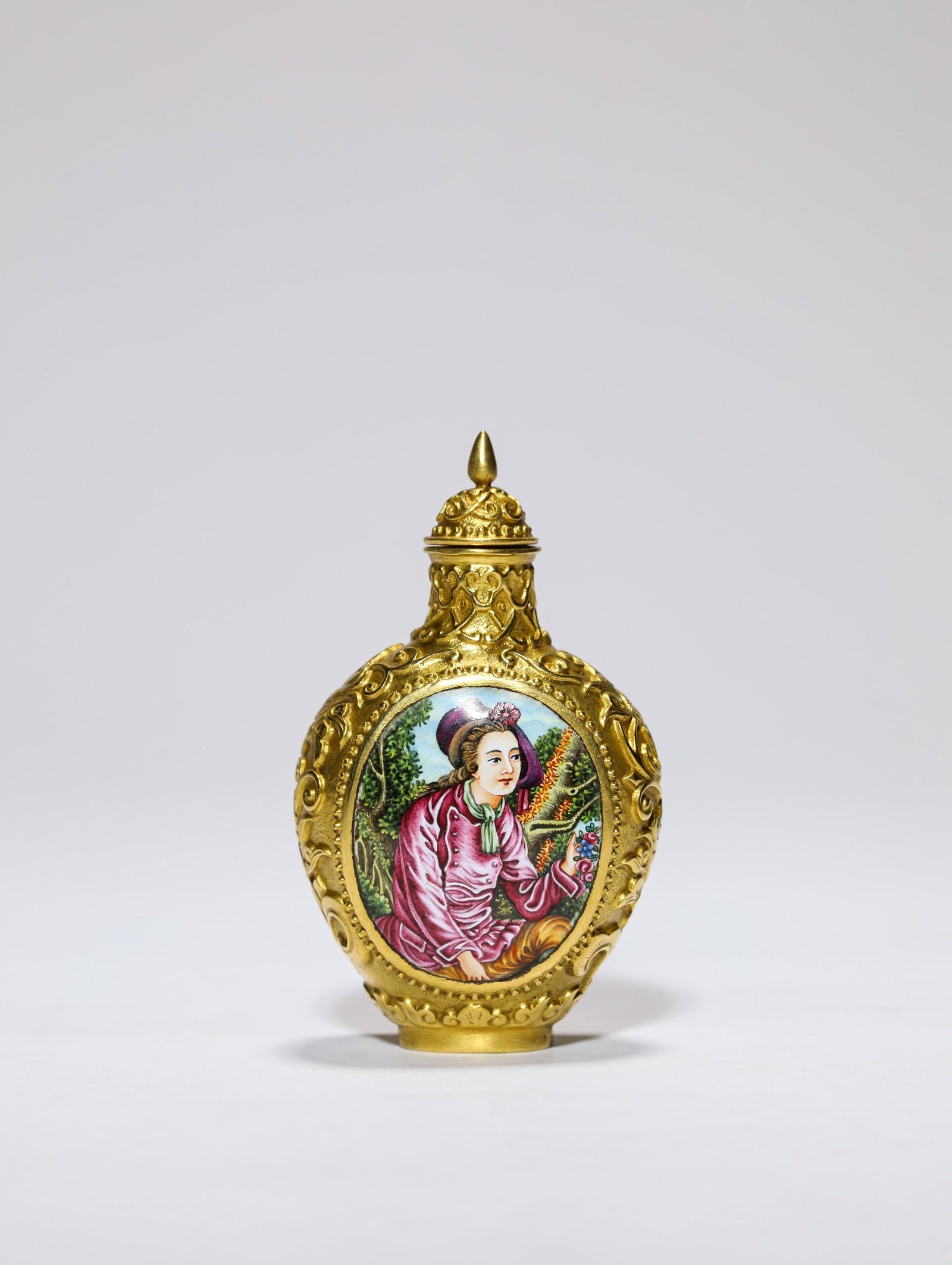 A COPPER PAINTED ENAMEL ‘FIGURAL’ SNUFF BOTTLE - 2