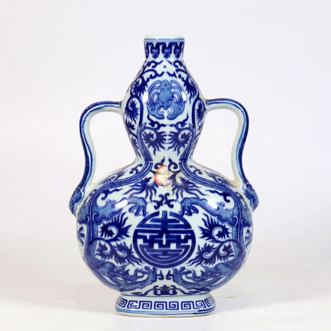 A BLUE AND WHITE CHI DRAGON RUYI DOUBLE-EARED VASE: A BLUE AND WHITE CHI DRAGON RUYI DOUBLE-EARED VASE H:24.8CM