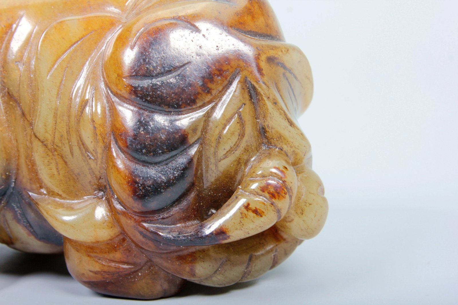 A HETIAN JADE ELEPHANT ORNAMENT - 2