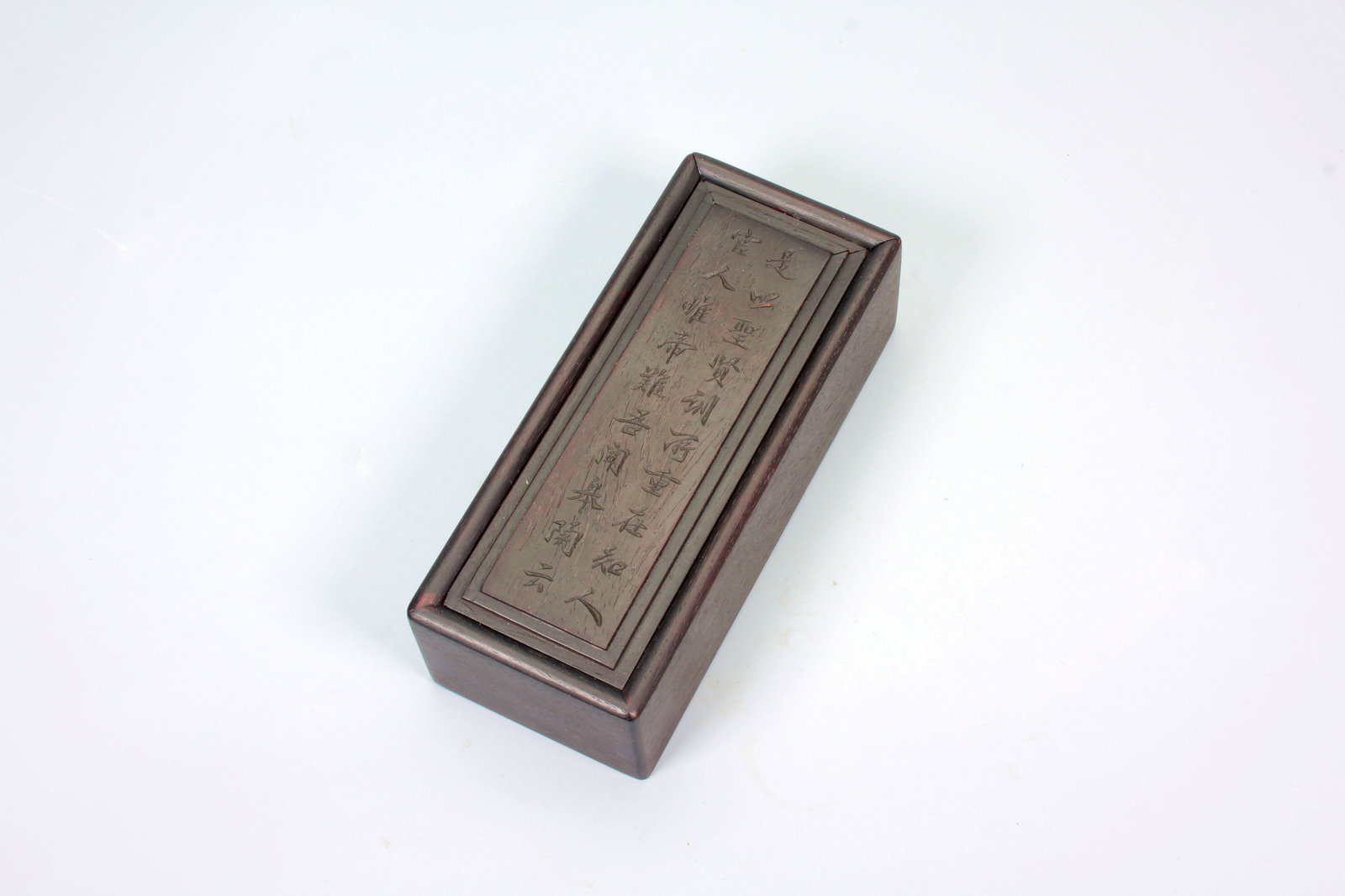 A ZITAN INSCRIBED POEM SCHOLAR'S BOX: A ZITAN INSCRIBED POEM SCHOLAR'S BOX H:3.7CM,L:12.8CM,W:5.3CM