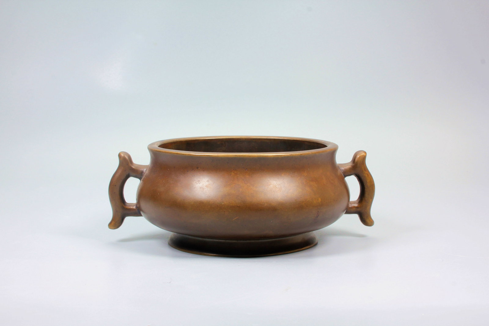 A HALBERD EAR BRONZE CENSER (1 of 7)