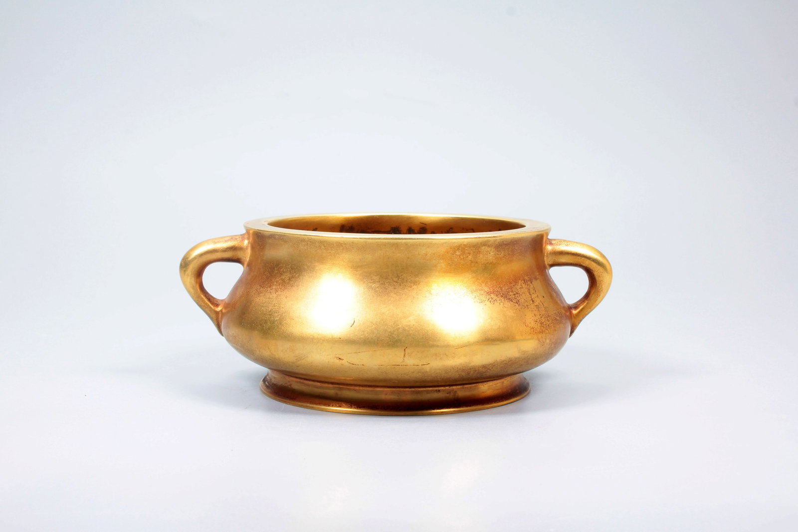 A YIN-EAR BRONZE CENSER: A YIN-EAR BRONZE CENSER H:5.5CM,W:14.6CM,707G