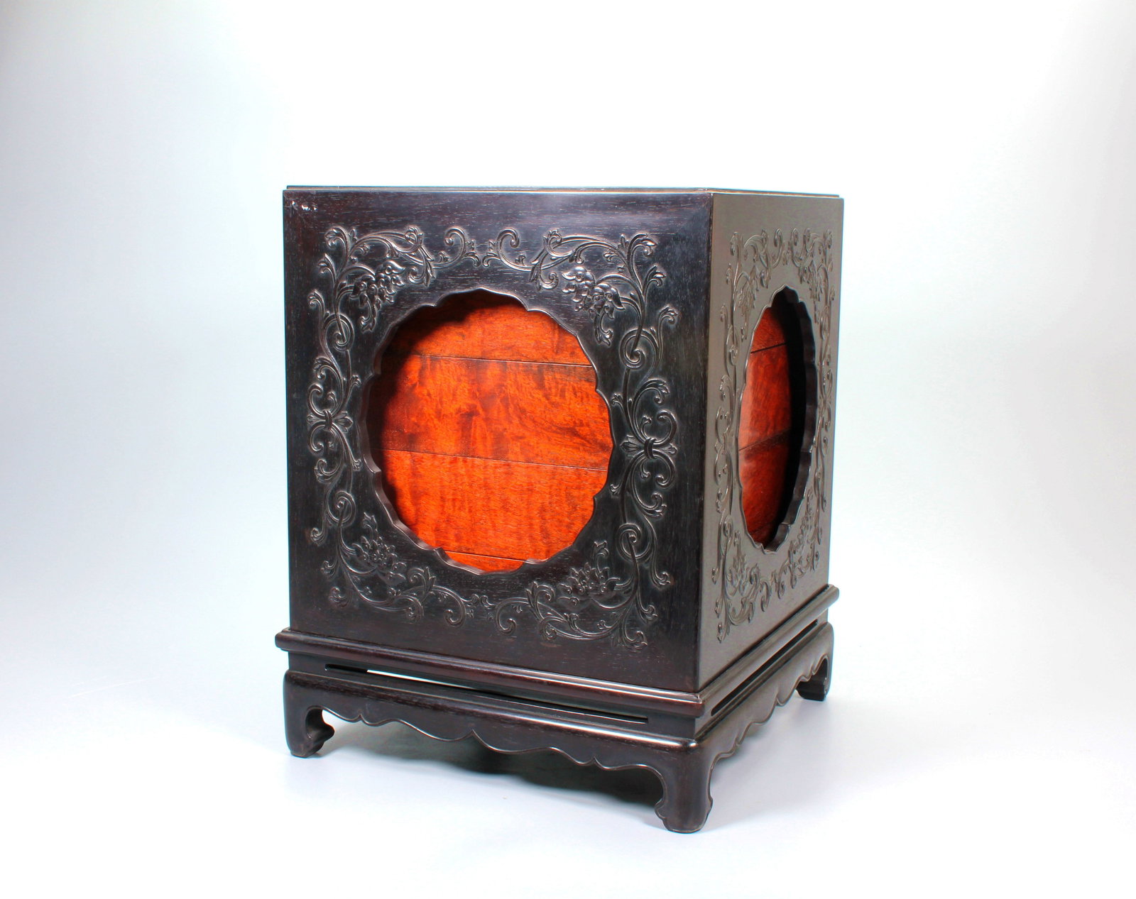 A SET OF ZITAN EXTERIOR WITH HUANGHUALI INTERIOR SQUARE COVER BOX: A SET OF ZITAN EXTERIOR WITH HUANGHUALI INTERIOR SQUARE COVER BOX H:32.5CM,26*26CM